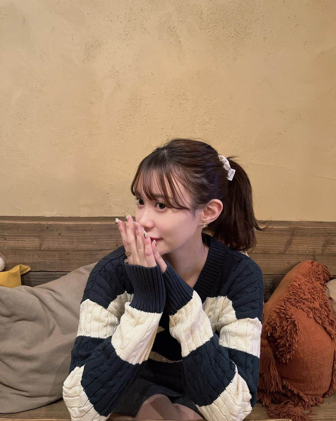 中野妃菜さんのインスタグラム写真 - (中野妃菜Instagram)「朝から行動って幸せ〜 今日はカフェしたよ☕️ 上の服は韓国で買ったの〜🇰🇷 そして最近メイクちょっと変えたのわかる？♡  #cafe #ootd」11月3日 20時14分 - hinanakano_