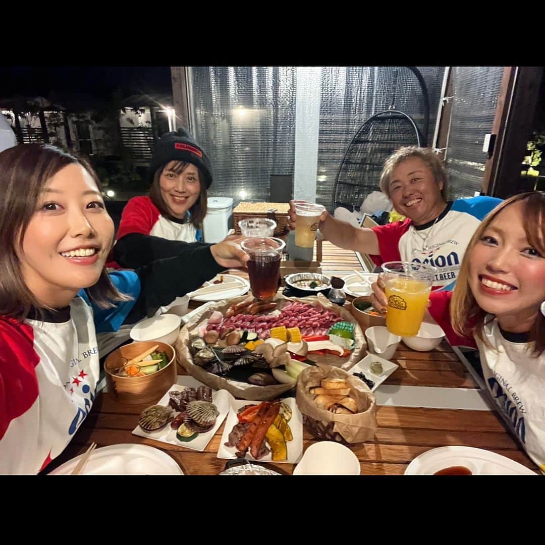 冨士木耶奈さんのインスタグラム写真 - (冨士木耶奈Instagram)「. 先日釣ったカマスは @glampdome_isekashikojima さんにて BBQで塩焼きに〜🐟💕  宿泊施設も最高に居心地がよくって どこ撮っても映え映えで 心も体も休まりました〜っ🏕️✨　 ご飯も最高においしくて 毎日泊まりたいぐらい、 気に入ってしまった🫣🌈  おねぇちゃんたちとも 年齢バラバラでも なぜか気を使わない 友達のような、家族のような🫶 とにかくらびゅですっ❤️ はやく会いたいなぁ〜🥰🥰！  #グランドーム伊勢賢島 #女子会  #bbq #グランピング #お泊まり会  #釣りキャンプ #塩焼き #船釣り」11月3日 20時20分 - fishing_kana