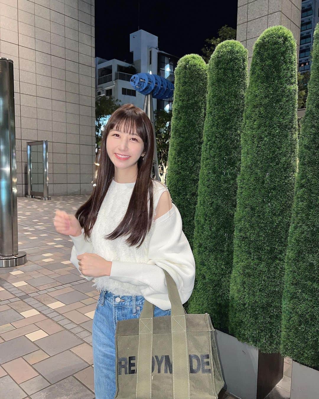 伊藤楓のインスタグラム：「⁡ もう11月🍁 でもそんなに寒くなくて嬉しい〜！ ⁡ この日は フリンジニットとボレロカーデのセット🫶🏻 ⁡ #apuweiserriche #アプワイザーリッシェ #秋服コーデ #大人フェミニン #きれいめコーデ」