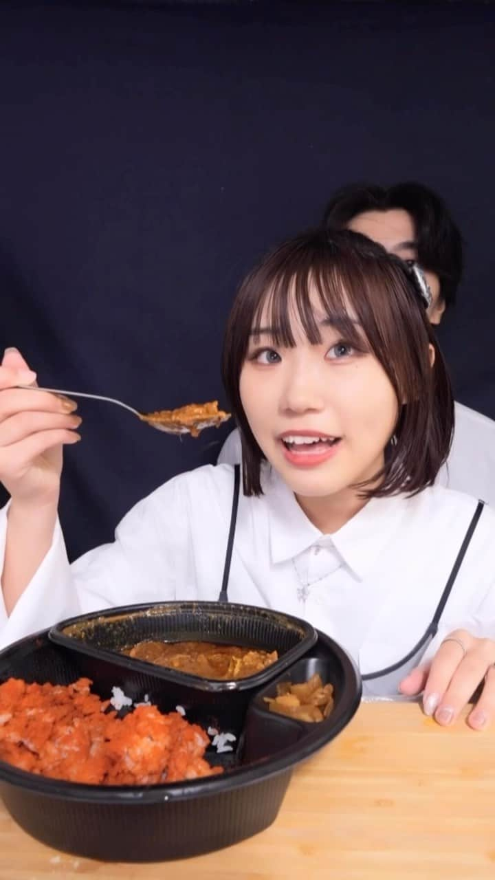 パンナコタのインスタグラム：「のっくカップルに激辛カレー食べさせてみた🍛」