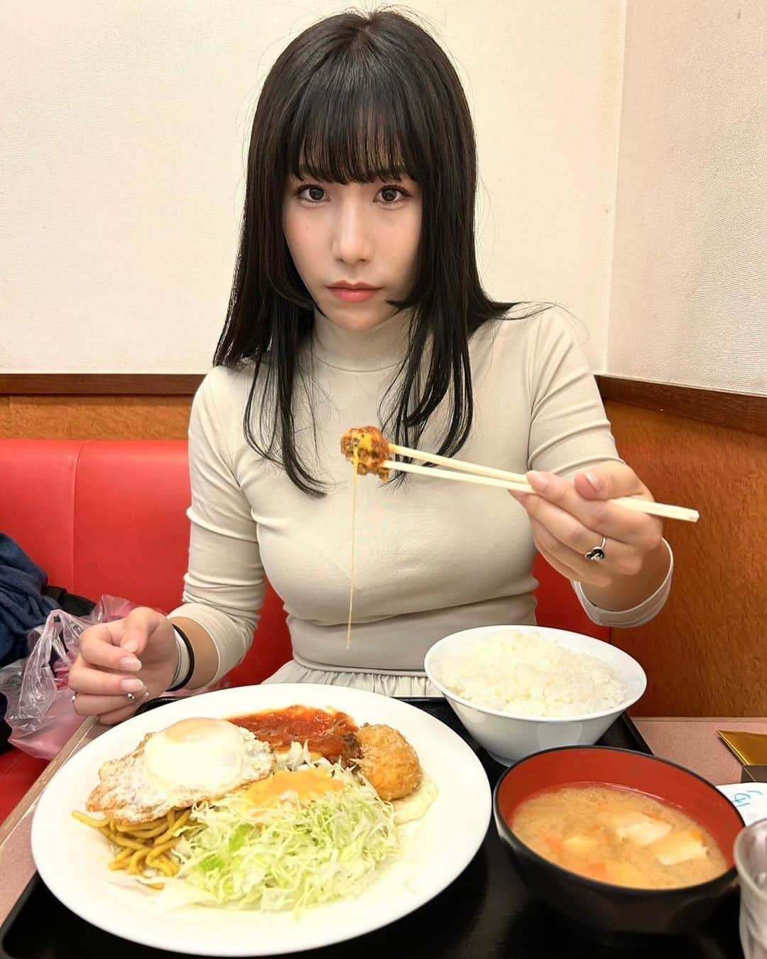 七海あやかさんのインスタグラム写真 - (七海あやかInstagram)「. 🍚🍖」11月3日 20時27分 - aya_tsukishima