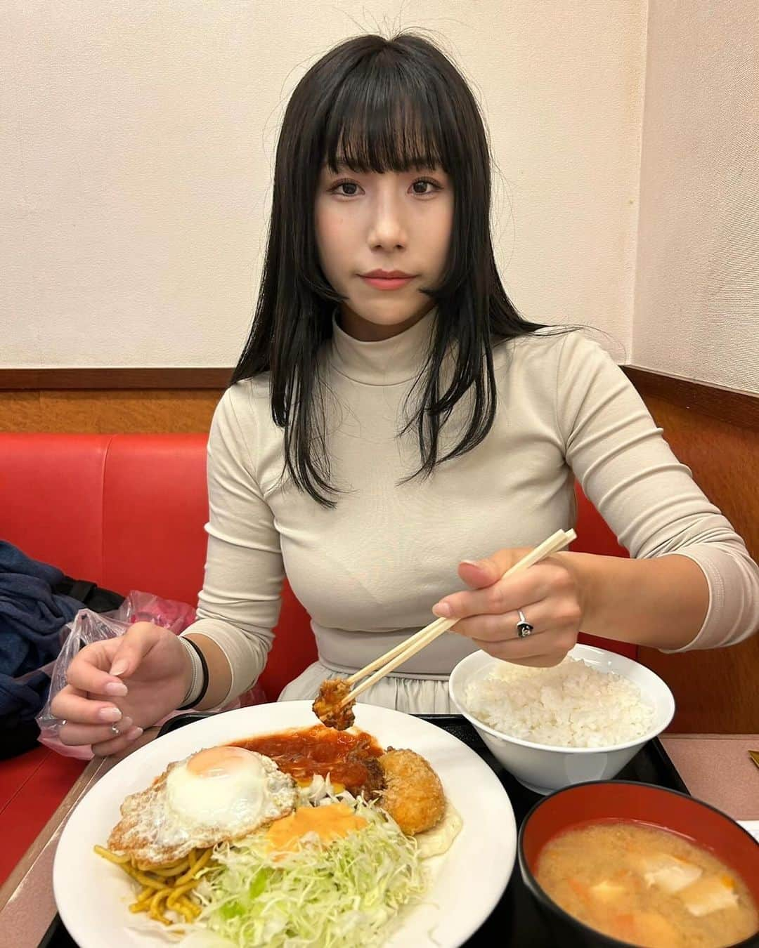 七海あやかさんのインスタグラム写真 - (七海あやかInstagram)「. 🍚🍖」11月3日 20時27分 - aya_tsukishima