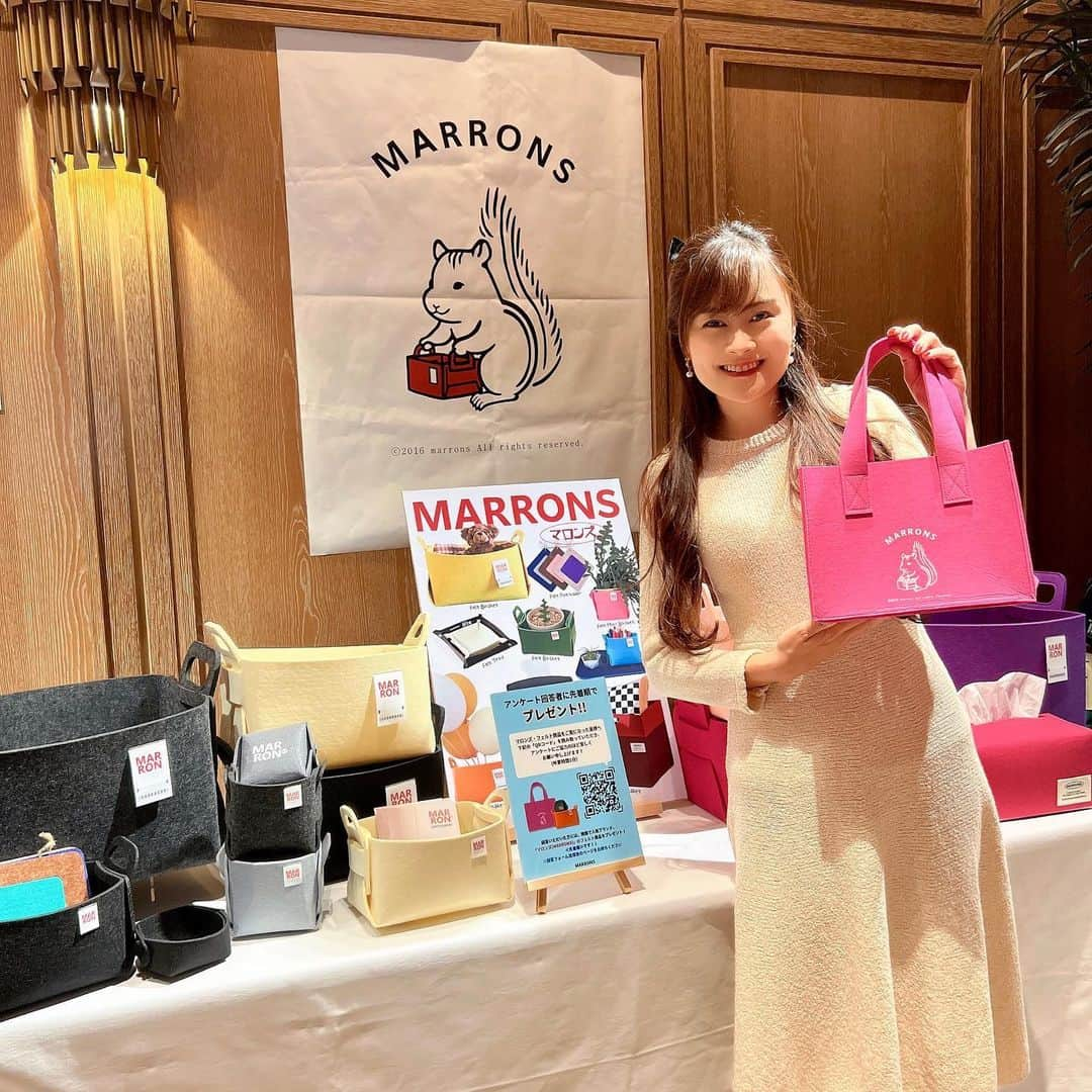 野本愛のインスタグラム：「先日THE BEAUTY COLLECTION2023で ご紹介いただいた韓国ブランド 「マロンズ @marrons.shop 」😊✨✨  フェルト素材の収納バスケットが 韓国の若年層の間で人気で ついに日本上陸✈️😆  軽くて色も19種類あってあれこれ欲しくなる程 可愛い🥰🩷  サイズも色々あるから収納が楽しくなるね❣️  早速私もオレンジのマロンズに ミスト入れたりして使ってるよ🥰🥰  ピンクのフェルトバッグも可愛かったな😆  #pr #収納 #収納かご #収納ボックス #収納グッズ #整理整頓 #整理収納 #家づくり #収納アイデア #すっきり収納 #韓国ブランド #韓国インテリア #お部屋作り #バスケット #収納バスケット #インテリア」