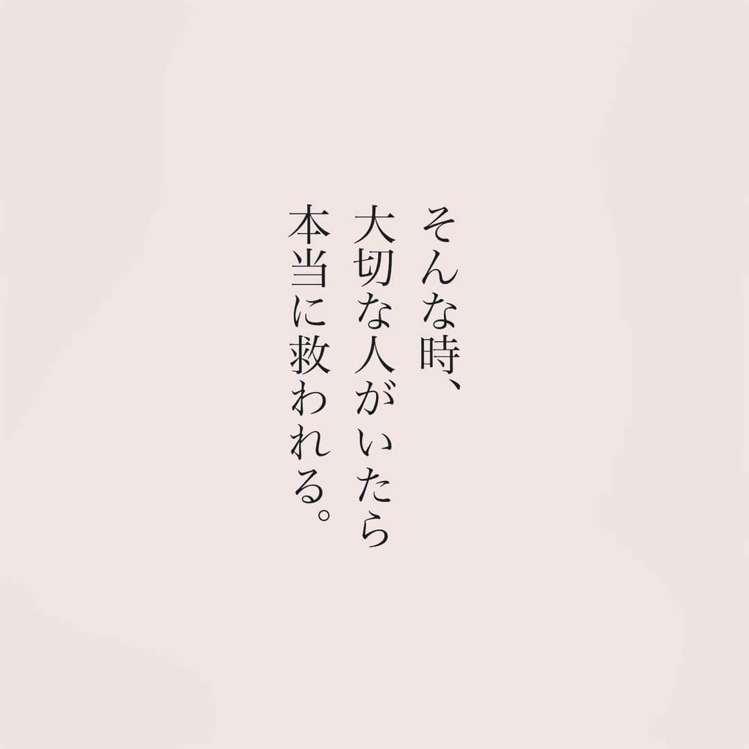 カフカさんのインスタグラム写真 - (カフカInstagram)「.  今日もお疲れ様。 明日もファイトです。  #言葉#ことば#言葉の力 #前向き#気持ち#心　 #幸せ#悩み#不安#人間関係#生き方 #考え方#自分磨き#人生 #頑張る #大切 #幸せ #大事 #成長 #日常 #生活  #日々#毎日#エッセイ#自己成長#自分らしさ #あなたへのメッセージ」11月3日 20時34分 - kafuka022