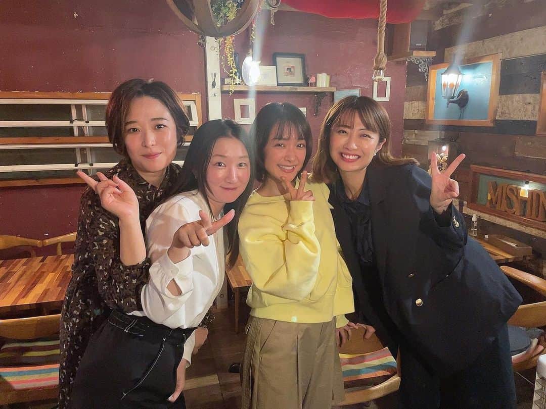 古川真奈美のインスタグラム：「. . この間は、私の大事な仲間達とご飯したの😍❤️ えみちん、さぁちゃん、みひろちゃん☺️🫶 やっとみんなを会わせられて嬉しかった😌💕 ⁡ えみちんは、みひろちゃんのヘアメイクしたことあって、 さぁちゃんは、みひろちゃんに1年以上韓国語を教えてて(先生してて)、 不思議な縁で繋がってて、やっとみんなを紹介できて私は幸せな気持ちでいっぱいでした✨ ⁡ えみちんとさぁちゃんが、みひろちゃんに会うのずっと緊張してて、2人でソワソワしてたw ⁡ みんな私の大切な人達😌🌱 ⁡ ⁡ ⁡ #instalike #instamood  #ootd #东京 #扎心了 #ow #맞팔 #instapic  #팔로우미 #instaphoto #instagravure #girl #glam #followme #インスタグラビア #グラビア #japanesegirl #selfies #gravure  #lookgoodfeelgood」