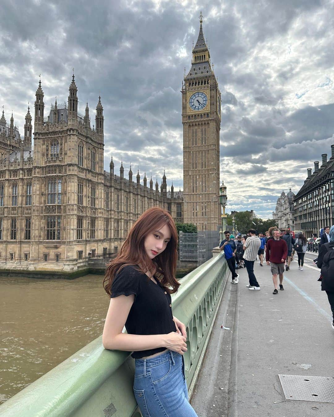 羅晴のインスタグラム：「🇬🇧倫敦留學生兼吃貨 與大笨鐘的合照 📍Big Ben 📍Borough Market  蘑菇飯跟海鮮燉飯我投前者一票，飯後再以Humble Crumble當甜點是最完美的句點🥳」