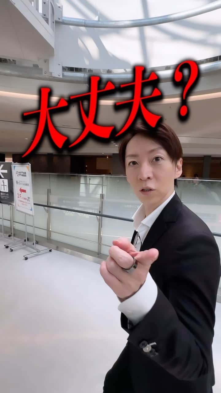 砂月のインスタグラム：「【急げ】 ⁡ 一刻も早く 「持ち運びのできる収入源」を構築せよ。 ⁡ パンデミックの時に多くの人達が思い知ったはず。 これまでの価値観はもはや通用しない。 ⁡ 古い価値観に基づく 一つの場所に根付いた 一つの収入源”だけ”だと それが転けた時にいずれ詰む。 ⁡ 物質に過度に縛られすぎるな 精神力を高めろ。 ⁡ 既存の価値観に縛られすぎるな 常に柔軟な思考を保て。 ⁡ 「持ち運ぶための収入源」を作る その鍵となるのが 「WEBマーケティング」のスキルだ。 ⁡ 自分の価値をWEBを使って 効果的に相手に届けるスキルを身につけておくのだ。 ⁡ さらに文字情報と動画情報では 5000倍も情報量が違う。 ⁡ 「WEBマーケ×動画の力」を身につければ その威力は格段に倍増していくだろう。」
