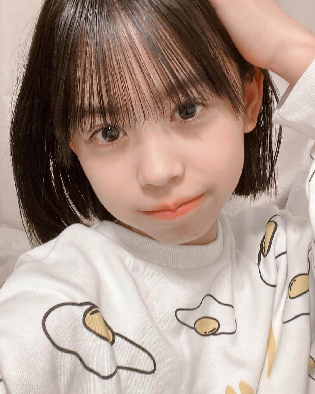 梶原叶渚のインスタグラム：「インスタライブありがとうございました🙏🏻 ̖́- 緊張していたのもあり､声が本当に小さく､マイクに手が当たってしまって大きな音を出してしまったり､とても聞づらくなってしまい､申し訳ございませんでした🙇🏻‍♀️՞またやろうと思うのでその時は今回の反省を活かしてやろうと思います!! ありがとうございました👍🏻 ̖́-︎」