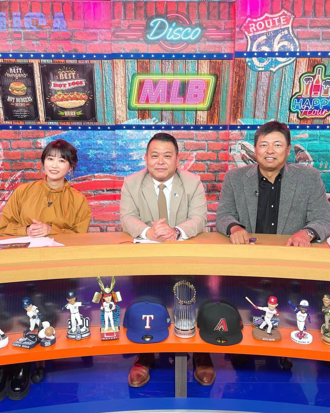 津田麻莉奈のインスタグラム：「＼＼✨⚾️MLBイッキ見！⚾️ ✨／／  今夜22:00-22:45 J SPORTS(@jsports_yakyu ) 「MLBイッキ見！」  ゲストは#藪恵壹さん ✨ コメンテーターは#AKI猪瀬さん ✨ MC津田麻莉奈です！  #ワールドシリーズ をたっぷりと振り返ります！ イッキ見は来週も放送があります！ 今シーズンの総まとめ、お楽しみに〜！  イッキ見は毎週BS無料放送👍 ぜひご覧ください！  リモコンのBSボタン 　↓ J SPORTS 1 　↓ イッキ見！  衣装 @brahmin_fsf  @facesansfard   #MLB  #JSPORTS #野球好き #メジャーリーグ #MLBイッキ見 #majorleaguebaseball #baseball  #まりなる #津田麻莉奈」