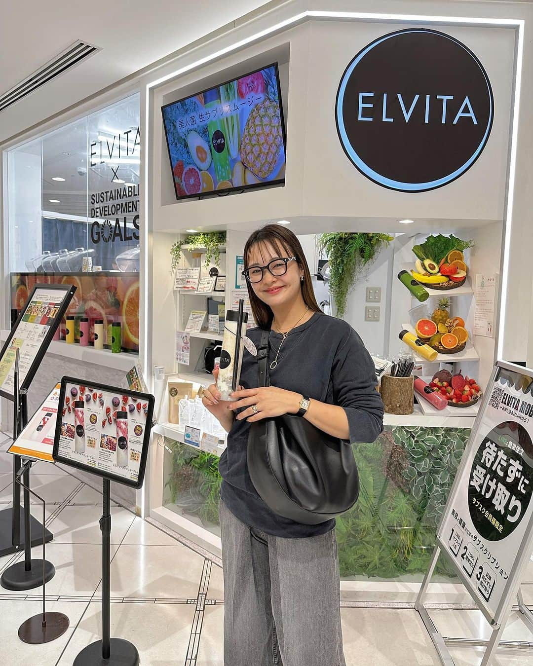 ena..*加藤 恵梨奈のインスタグラム：「⁡ ⁡ ⁡ ⁡ ⁡ ⁡ 8月ぶりの @elvita_japan  美容ドリンク専門店 ELVITAのドリンク ⁡ 今回はラシック限定の "いちじくナタデココヨーグルト"が気になって 行ってきたよ🚶‍♀️💨 ⁡ 愛知県東郷市で作られたいちじくを使用してて 夏の日差しをいっぱい浴びて真っ赤に色づいた 完熟いちじくなのですごく甘くて飲みやすかった💞 ⁡ 着色料、防腐剤、人工甘味料は不使用❌ ⁡ 11月1日〜12月31日のみ期間限定なので 気になる方は是非飲んでみてね🫶🏼 ⁡ ⁡ ⁡ #elvita #エルビタ #サプリメント #サプリメントスムージー #スムージー #美容 #美容ドリンク #美肌 #疲労回復 #妊婦 #健康 #健康飲食 #覚王山 #ラシック #ラシック名古屋」