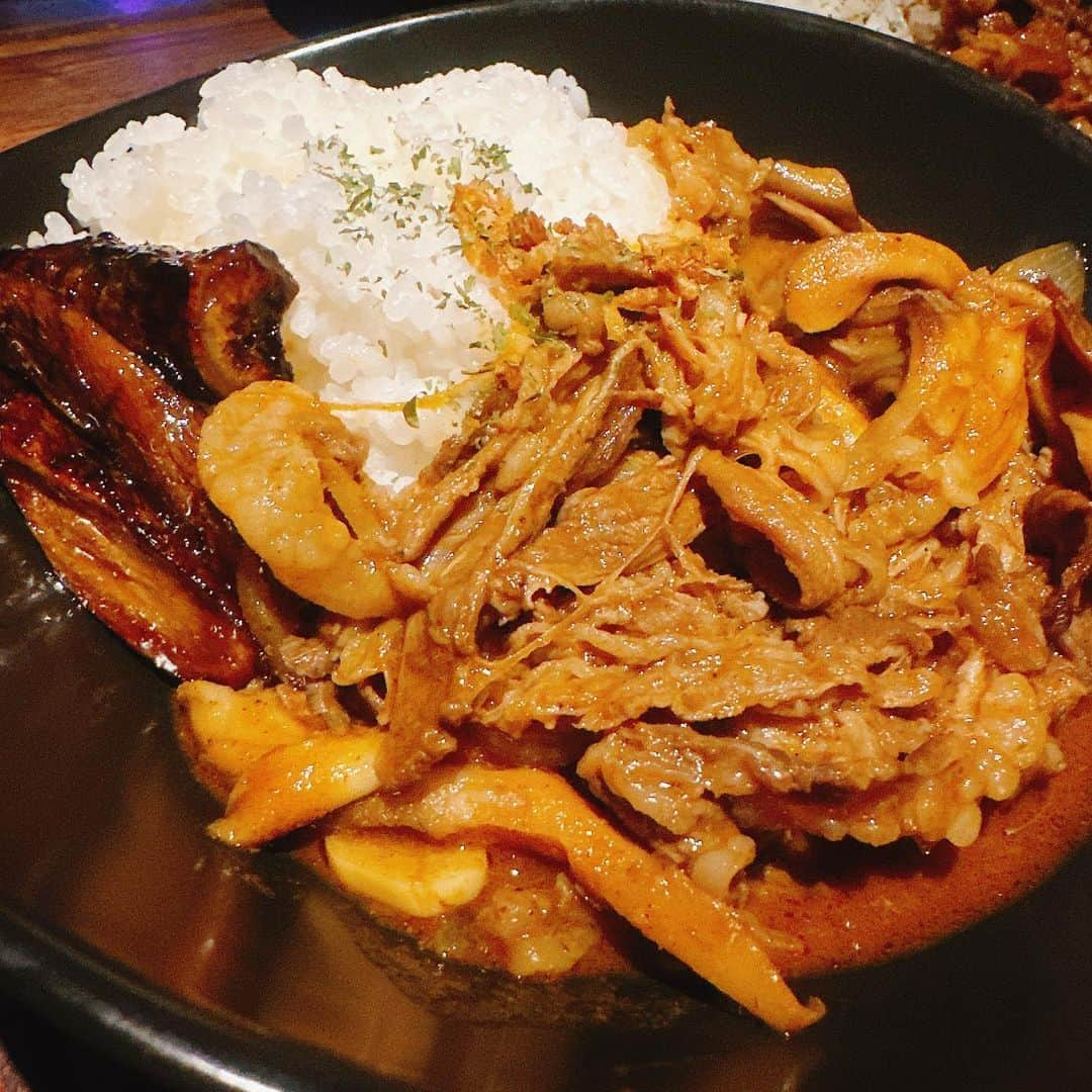 松井理子さんのインスタグラム写真 - (松井理子Instagram)「本日のご飯 牛肉と舞茸のカレー～牛蒡を添えて～  まだまだ暑いですね！！  今日もお酒が美味しいぞ👍🌟🍻  #マスカレードカフェ #金曜日祝日 #新宿御苑 #新宿二丁目 #新宿三丁目 #たま出勤 #つくね出勤 #とおる出勤 #まこ出勤」11月3日 20時48分 - ume_ume_phot