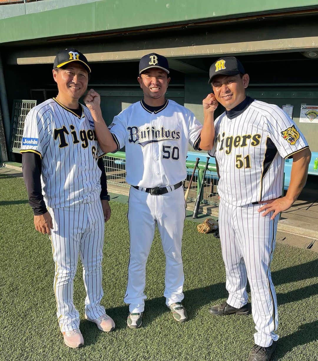 大西宏明のインスタグラム：「#前哨戦  オリックスバファローズファンの皆様‼️  明日 明後日の決戦に向けて🔥  とりあえず今日タイガースの後輩２人をぶっ飛ばしておきました👊 😂😂😂  これで勢いよく日本一やで〜〜〜✌️  #桜井広大 @koudaisakurai  #俊介 御協力有難うwwww  #日本シリーズ #オリックスバファローズ #阪神タイガース #2023年 #日本一 #pl学園 #近畿大学 #後輩 #ネタ提供 #有難う #hplベースボールパーク  @hpl200303  #リアル野球盤 #野球イベント #滋賀県 #野球振興 #素敵な企画 #楽しい1日  #野球好きな人と繋がりたい  #smile #ほなっ！！」