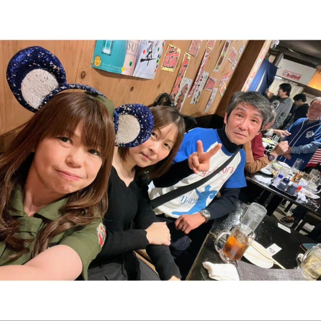 山浦ひさしさんのインスタグラム写真 - (山浦ひさしInstagram)「大盛況『初めての山ちゃん会』in 鳥ん坊  ♦️10/28(土) 初の試み！ 山ちゃん エピソードトーク「1時間30分」喋りまくり(笑) ゆっぺ(吉村唯)のスベらない話も飛び出し！楽しんでいただけたと思います！！ ありがとうございました。 会場の『鳥ん坊』@torinbou の焼き鳥も美味しかった〜！！  ♦️今月の『山ちゃん会』は 11/25(土)【ボウリング山ちゃん会】！！ まだ間に合います。みんなでボウリングして！ドンチャンもしましょう！！ (詳しくは以前の投稿を参照)  ♦️ちなみに··· 12/30(土)ど年末に··· 【忘年山ちゃん会】開催決定！！ こちらは『なごやまちゃんねる』会員限定参加。事前にご登録お願い致します。 ↓ 会員制(¥990/月)インスタライブ『なごやまちゃんねる』 @nagoyamachan  ♦️現在『山ちゃんパーカー(#アンダーポイント本美 デザイン)』予約受付中。 興味ある方はお問い合わせください。  #さくら不動産 @sakura_fudousan39  #吉村唯 @yuicolor #ボウリング #飲み放題 #忘年会 #パーカー #東海市ふるさと大使  #メガネのジンノ @meganenojinno #永楽美術 #古美術買取」11月3日 20時53分 - yamaurahisashi