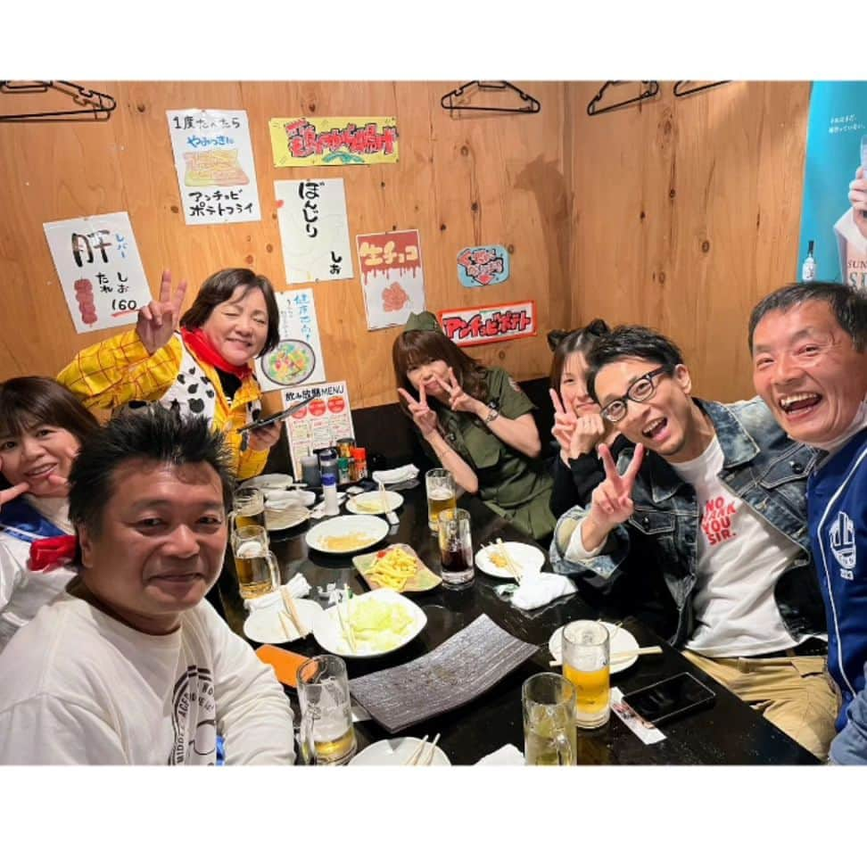 山浦ひさしさんのインスタグラム写真 - (山浦ひさしInstagram)「大盛況『初めての山ちゃん会』in 鳥ん坊  ♦️10/28(土) 初の試み！ 山ちゃん エピソードトーク「1時間30分」喋りまくり(笑) ゆっぺ(吉村唯)のスベらない話も飛び出し！楽しんでいただけたと思います！！ ありがとうございました。 会場の『鳥ん坊』@torinbou の焼き鳥も美味しかった〜！！  ♦️今月の『山ちゃん会』は 11/25(土)【ボウリング山ちゃん会】！！ まだ間に合います。みんなでボウリングして！ドンチャンもしましょう！！ (詳しくは以前の投稿を参照)  ♦️ちなみに··· 12/30(土)ど年末に··· 【忘年山ちゃん会】開催決定！！ こちらは『なごやまちゃんねる』会員限定参加。事前にご登録お願い致します。 ↓ 会員制(¥990/月)インスタライブ『なごやまちゃんねる』 @nagoyamachan  ♦️現在『山ちゃんパーカー(#アンダーポイント本美 デザイン)』予約受付中。 興味ある方はお問い合わせください。  #さくら不動産 @sakura_fudousan39  #吉村唯 @yuicolor #ボウリング #飲み放題 #忘年会 #パーカー #東海市ふるさと大使  #メガネのジンノ @meganenojinno #永楽美術 #古美術買取」11月3日 20時53分 - yamaurahisashi