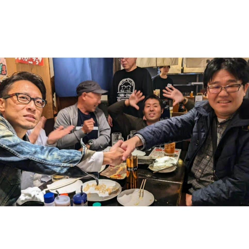 山浦ひさしさんのインスタグラム写真 - (山浦ひさしInstagram)「大盛況『初めての山ちゃん会』in 鳥ん坊  ♦️10/28(土) 初の試み！ 山ちゃん エピソードトーク「1時間30分」喋りまくり(笑) ゆっぺ(吉村唯)のスベらない話も飛び出し！楽しんでいただけたと思います！！ ありがとうございました。 会場の『鳥ん坊』@torinbou の焼き鳥も美味しかった〜！！  ♦️今月の『山ちゃん会』は 11/25(土)【ボウリング山ちゃん会】！！ まだ間に合います。みんなでボウリングして！ドンチャンもしましょう！！ (詳しくは以前の投稿を参照)  ♦️ちなみに··· 12/30(土)ど年末に··· 【忘年山ちゃん会】開催決定！！ こちらは『なごやまちゃんねる』会員限定参加。事前にご登録お願い致します。 ↓ 会員制(¥990/月)インスタライブ『なごやまちゃんねる』 @nagoyamachan  ♦️現在『山ちゃんパーカー(#アンダーポイント本美 デザイン)』予約受付中。 興味ある方はお問い合わせください。  #さくら不動産 @sakura_fudousan39  #吉村唯 @yuicolor #ボウリング #飲み放題 #忘年会 #パーカー #東海市ふるさと大使  #メガネのジンノ @meganenojinno #永楽美術 #古美術買取」11月3日 20時53分 - yamaurahisashi