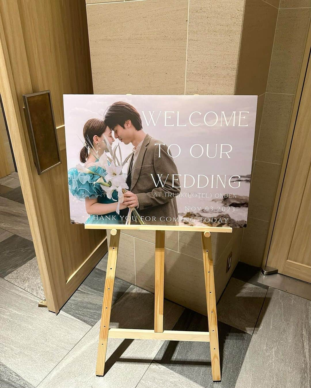 糸原美波さんのインスタグラム写真 - (糸原美波Instagram)「まなみんとけいちゃんの結婚式へ 💍🌿  ドラ恋からずっと仲良くしてくれて 二人の人生の素晴らしい瞬間に立ち会えたこと 本当に幸せです。  本当に可愛くて素敵でした。  終始涙が止まらなかったよ、、🥲♡  本当におめでとう 💐  またゆっくり写真載せます 😌」11月3日 20時53分 - minami_itohara