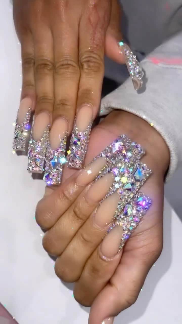 パット・マグラスのインスタグラム：「DIVINE DIAMONDS ⚡️⚡️⚡️ MAJOR @glamhouselosangeles ⚡️⚡️⚡️ #patmcgrathlabs #inspiration」