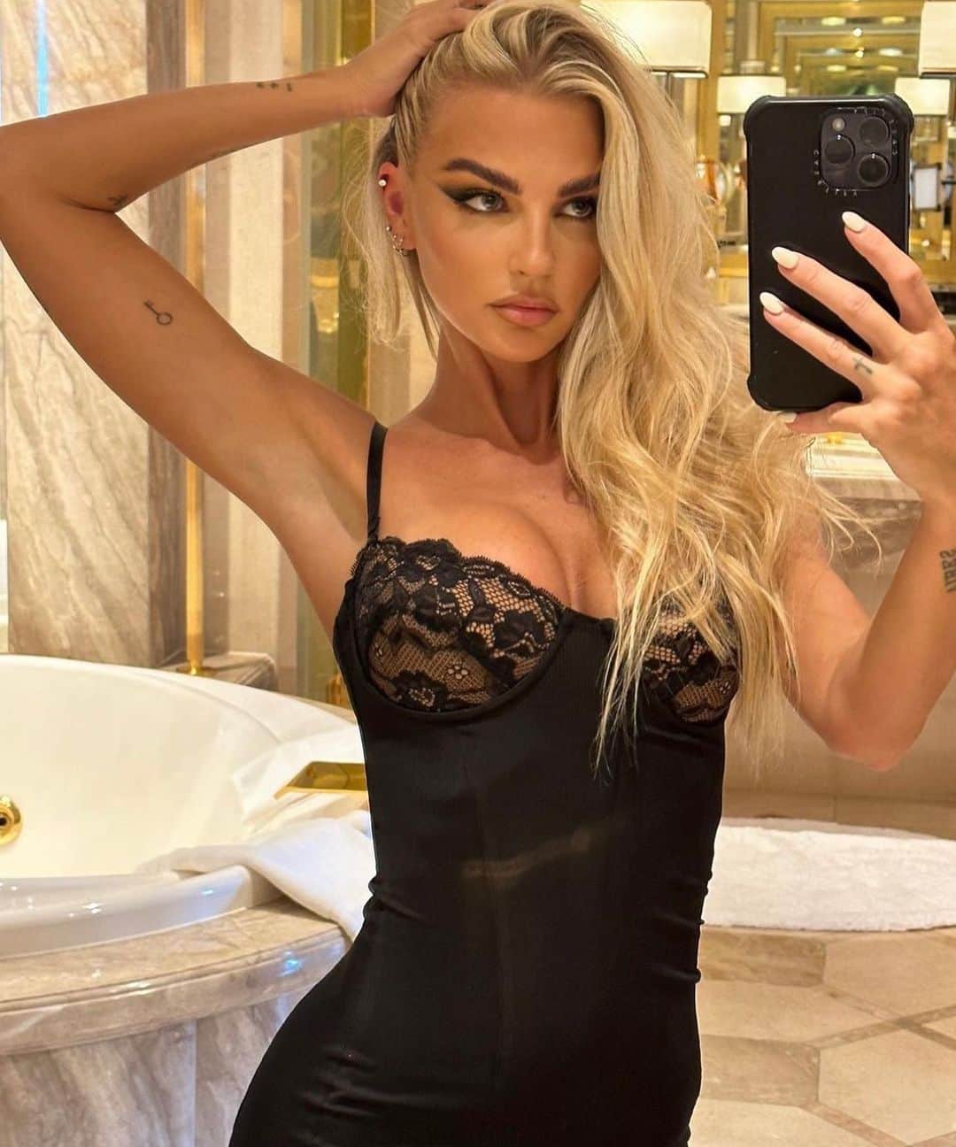 のインスタグラム：「The Allura maxi dress is almost gone…make sure you get it quick before you miss it 💘」