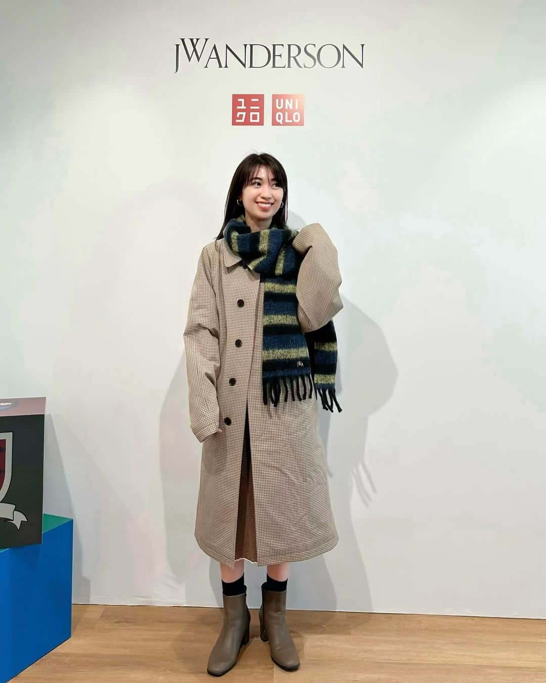 mikicoco00のインスタグラム：「・ 本日11月3日発売🇬🇧🚩 UNIQLO×JWANDERSON  英国の伝統をイメージさせる情感豊かなコレクション！ 今年は大人アイテムが沢山ありましたよ✨  特に気になったのは♡ メンズの#トレンチコート (1枚目) オーバーサイズでとっても可愛いかった♡ 中綿入りで暖かいですよ〜🐏🤍　　  #オックスフォードロングシャツ(5枚目)  胸元のロゴや色味も可愛い🧵💓 レイヤードにも使いやすそうです！  靴下やマフラーなど小物も気になりました🐿️ 是非チェックしてみて下さいね🧙‍♀️🪄  @uniqlo_with @uniqlo_jp  #uniqlojwanderson#jwanderson#PR  #uniqloコラボ#uniqlo2023AW #uniqlo新作#大人カジュアル」