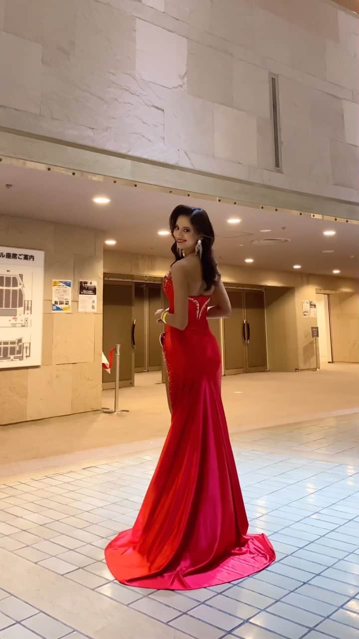 ディヤナのインスタグラム：「D-2🌹もっと優雅に」