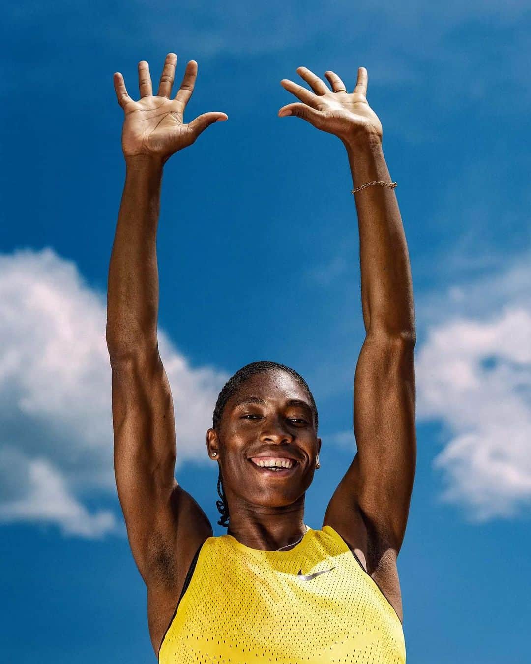 ELLE UKのインスタグラム：「‘It's about making sure that young girls, young Black girls, don't face what I've faced. We have to make it right. We have to fight against injustice.’ After a painful battle around her gender that sparked global headlines and rocked the world of athletics, the Olympic gold medalist runner #CasterSemenya tells her story in her own words, at the link in our bio.  ELLE COLLECTIVE members are invited to an exclusive talk, brought to you by @merkybooks, with Caster Semenya and ELLE UK'S Editor-in-Chief, @kenyahunt. Head to the link in our bio for more information and to sign up.  Photography by @danascruggs」