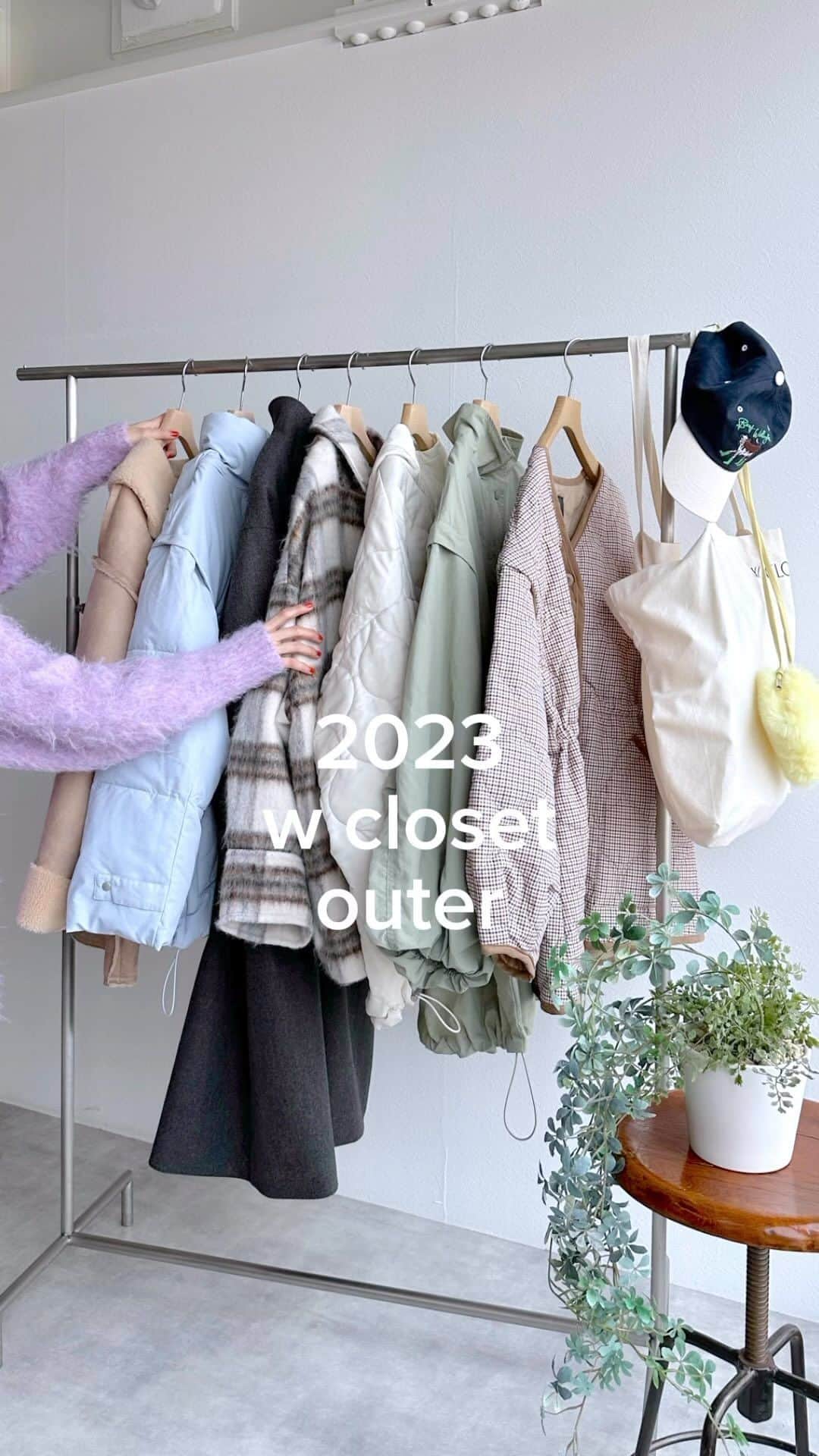 w closetのインスタグラム：「【knit・outer fair】  会員さま限定！ニット・アウターをご購入で¥1000クーポンをご利用いただけます♪  詳細はプロフィールTOPの URLよりご覧いただけます。 → @wclosetwearsinc  ________________  #wcloset#ダブルクローゼット#wclo_snap#トレンドアイテム#カラーコーディネート#秋ファッション#秋コーディネート#コーディネート#差し色コーデ#秋コーデ#カジュアルコーデ#カラーコーデ#トレンドコーデ#大人カジュアルコーデ#ニット#20代コーデ#ニットコーデ#ニットコーディネート#スタジャン#秋アウター#ムートンコート#チェック柄#ダウンジャケット#冬アウター#アウター#コート#コートコーデ#ブラウンコーデ#キルティングコート#ミリタリージャケット」