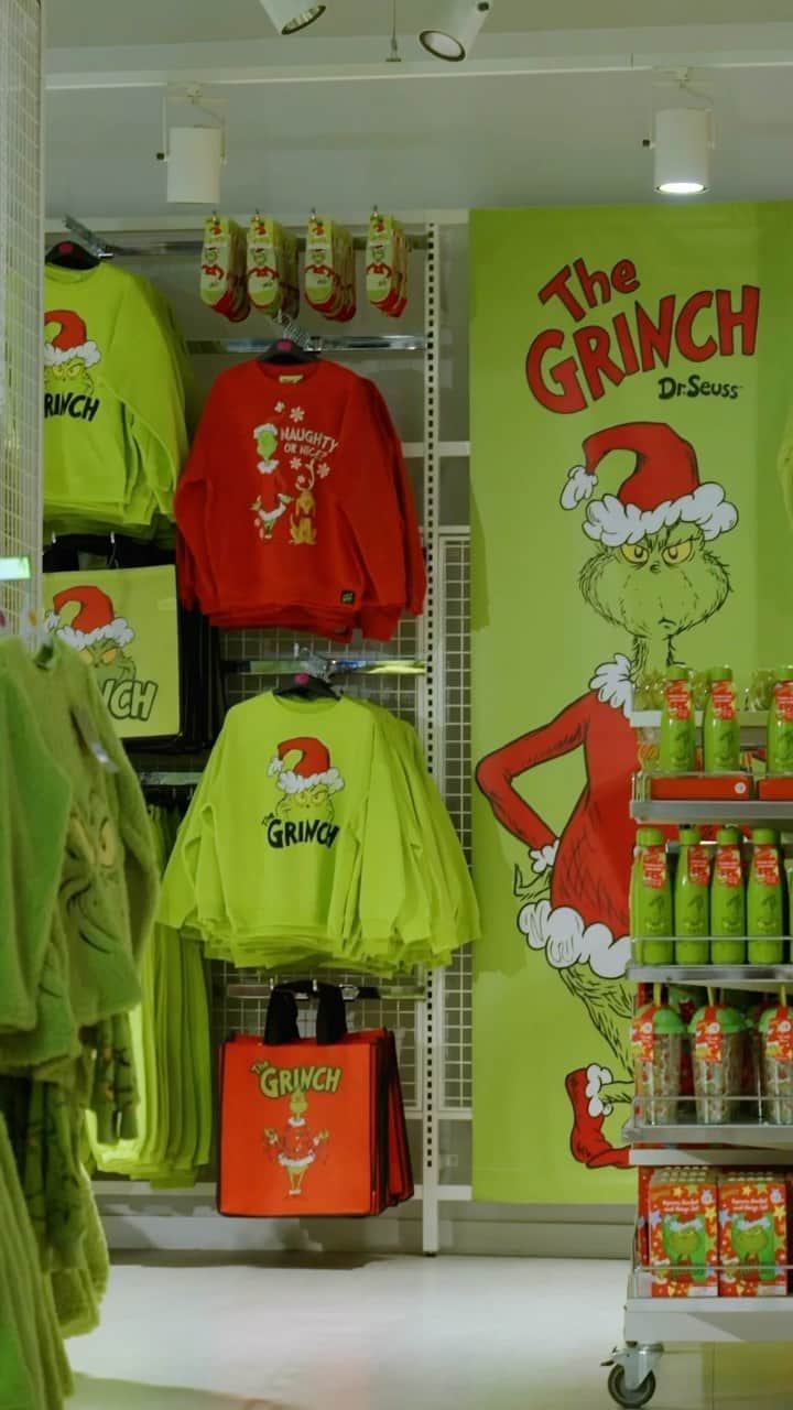 プリマークのインスタグラム：「To celebrate our brand new The Grinch collection, we invited guests to an after-hours product review where we had some sneaky surprises 👀 💚 #Primark #TheGrinch」