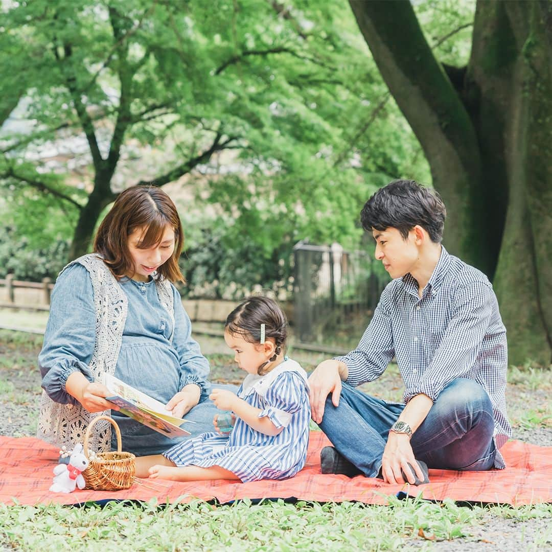 otowa (フォトワ)さんのインスタグラム写真 - (otowa (フォトワ)Instagram)「【素敵だなと思ったら👶（赤ちゃん）で教えて下さい✨】  @fotowa.jp　←他のマタニティ投稿はこちらから👪 ・ 皆さんはマタニティフォト撮りましたか？ セルフで撮る方も多いかなと思いますが、 今日はプロに撮ってもらうとどんな雰囲気なのか、 実際の体験者の方の口コミをご紹介♪ ・ 不安とわくわくでいっぱいのマタニティ期間、 その日その時しかない瞬間を 特別な撮影で一緒に楽しんでみませんか？ ・ おなかの赤ちゃんとの初めての記念写真、 思い出に残りますよね💖  ---------------------------------------------------  「fotowa」はお子さまやご家族の記念写真を全国どこでも出張で撮影するサービスです🌟   公式Instagramアカウントでは、子ども・家族撮影に関する様々なお役立ち情報を 発信しています！ みなさまが撮影したお子さまのお気に入りのお写真は 「 #子育てグラマー 」をつけて投稿してくださいね📷   ご質問・お問い合わせはfotowa公式サイトからお願いします ✍🏻  ---------------------------------------------------  #fotowa #フォトワ #出張撮影 #マタニティ記録 #マタニティフォト #セルフマタニティフォト #マタニティフォト撮影 #出産準備 #令和4年ベビー #記念日フォト #初マタ #初マタ記録 #マタニティコーデ #妊婦コーデ #マタニティペイント #ベリーペイント #ボディーシール #エコー写真 #おうちスタジオ #妊娠生活 #出産準備リスト #お腹の記録 #妊娠記録 #プレママ #妊娠初期 #妊娠中期 #妊娠後期 #妊娠中」11月3日 21時03分 - fotowa.jp