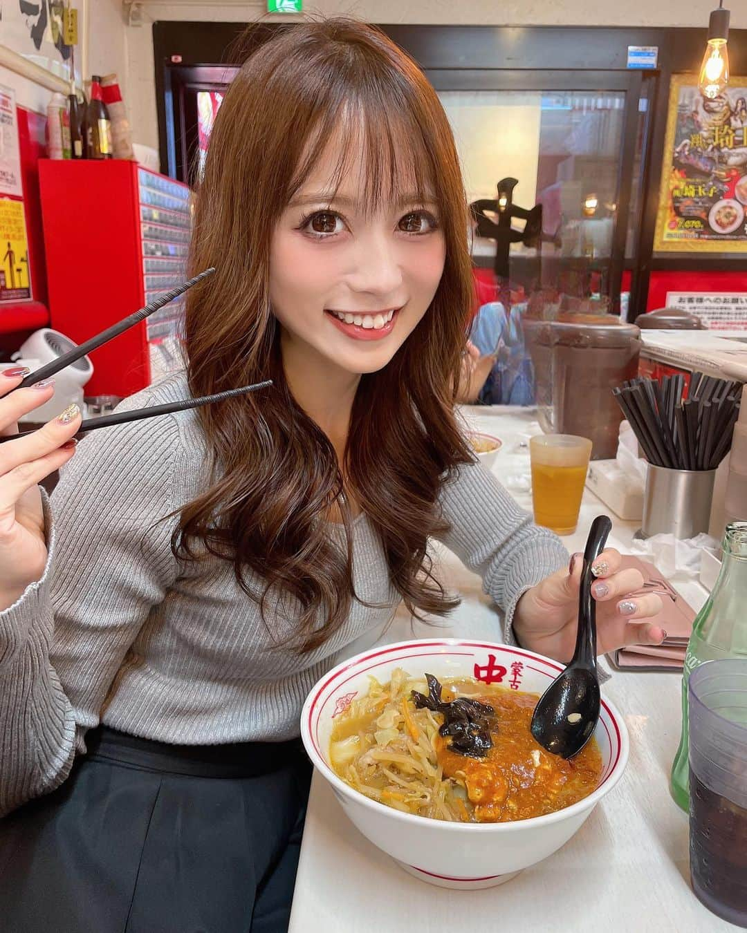 なみめろさんのインスタグラム写真 - (なみめろInstagram)「⁡ ⁡ ⁡ 撮影終わりにずっと我慢してたラーメン🍜💖 ⁡ ⁡ ずっと行ってみたかった中本😆✊ ⁡ ちょっとひよってしまって、 普通の蒙古タンメンにしちゃったんだけど 割と余裕だったので次は北極にチャレンジしたい😎🔥 ⁡ ⁡ #中本 #中本蒙古タンメン #蒙古タンメン #目黒ラーメン #目黒 #ラーメン #ラーメン好き」11月3日 21時04分 - na.mi613