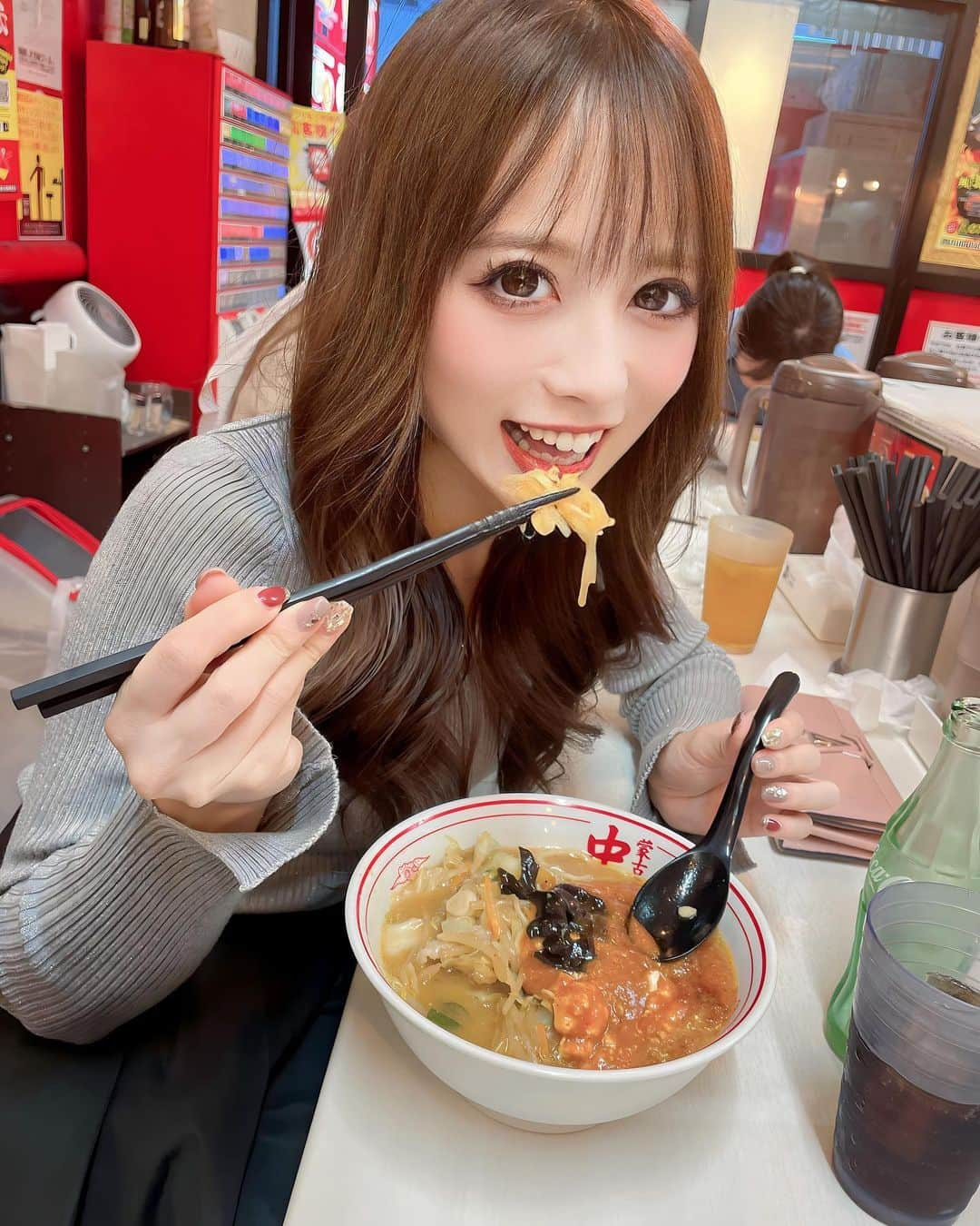 なみめろのインスタグラム：「⁡ ⁡ ⁡ 撮影終わりにずっと我慢してたラーメン🍜💖 ⁡ ⁡ ずっと行ってみたかった中本😆✊ ⁡ ちょっとひよってしまって、 普通の蒙古タンメンにしちゃったんだけど 割と余裕だったので次は北極にチャレンジしたい😎🔥 ⁡ ⁡ #中本 #中本蒙古タンメン #蒙古タンメン #目黒ラーメン #目黒 #ラーメン #ラーメン好き」