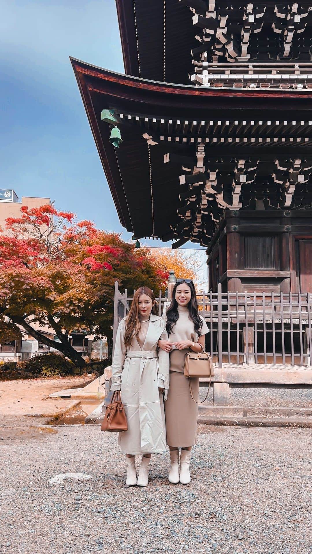 Stella Leeのインスタグラム：「Our friendship story in Japan 🇯🇵🥰 7 locations in 7 seconds 🍁  #japan #tokyo #kanazawa #kaga #travel #japantravel #japanreels」