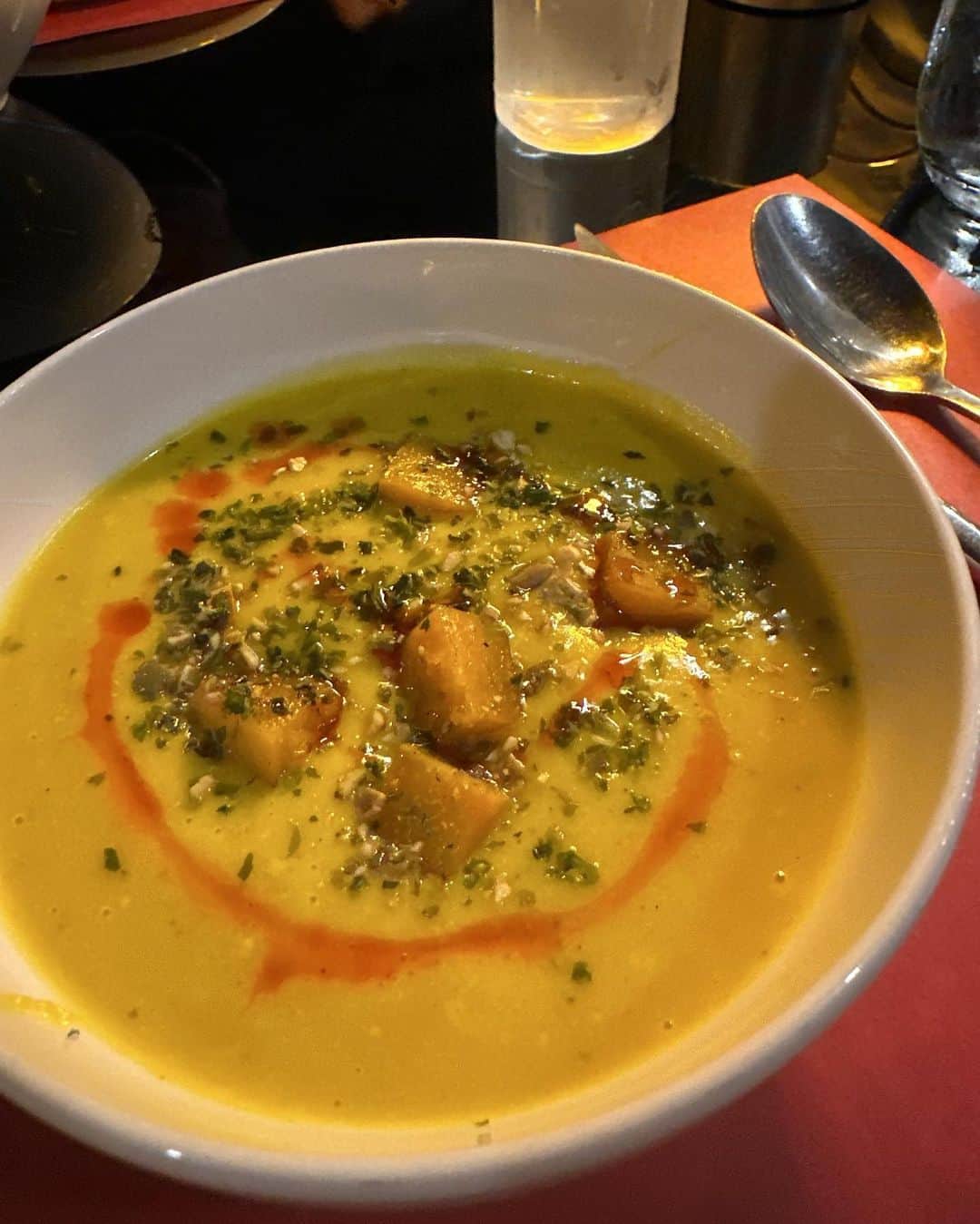 AMI（アミ）さんのインスタグラム写真 - (AMI（アミ）Instagram)「can't remember the name of this restaurant in cebu 🥺 but the pumpkin soup here was really good 🤤  セブ島のレストラン名前思い出せない🥺 でもかぼちゃスープがめちゃくちゃ美味しかった🥰  #セブ島 #フィリピン #セブ #ハーフ #cebuisland #cebu #phillipines #travelgram #halfjapanese #foodie」11月3日 21時04分 - amyypatton