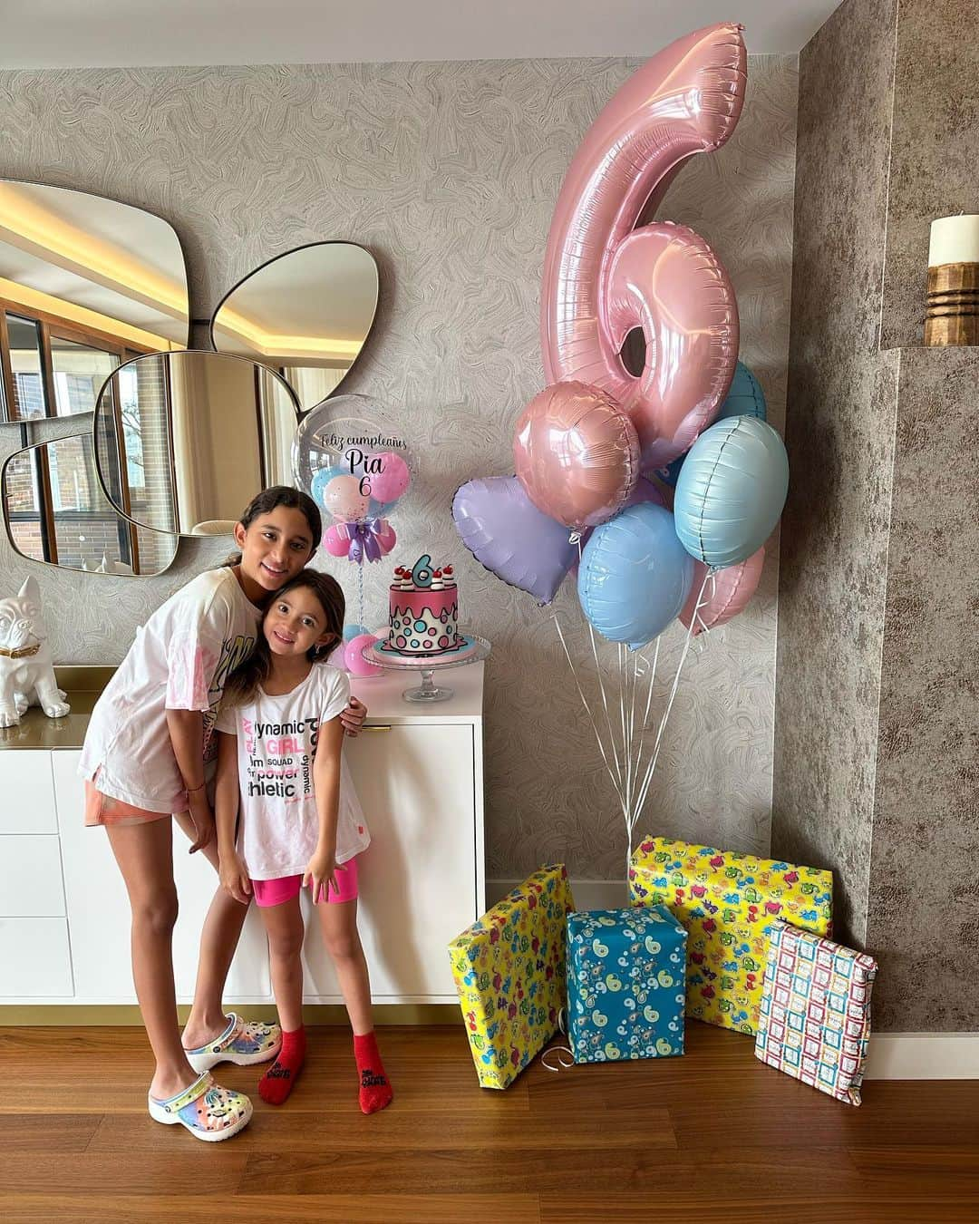 ホルヘリーナ・カルドソさんのインスタグラム写真 - (ホルヘリーナ・カルドソInstagram)「🩷 FELIZ CUMPLE •6 🩷 mi princesa más chiquita, gracias por completar nuestras vidas con tanto amor y locura. Que la vida te llene de momentos mágicos. Te amo con todo mi corazón 💓」11月3日 21時16分 - jorgelinacardoso26