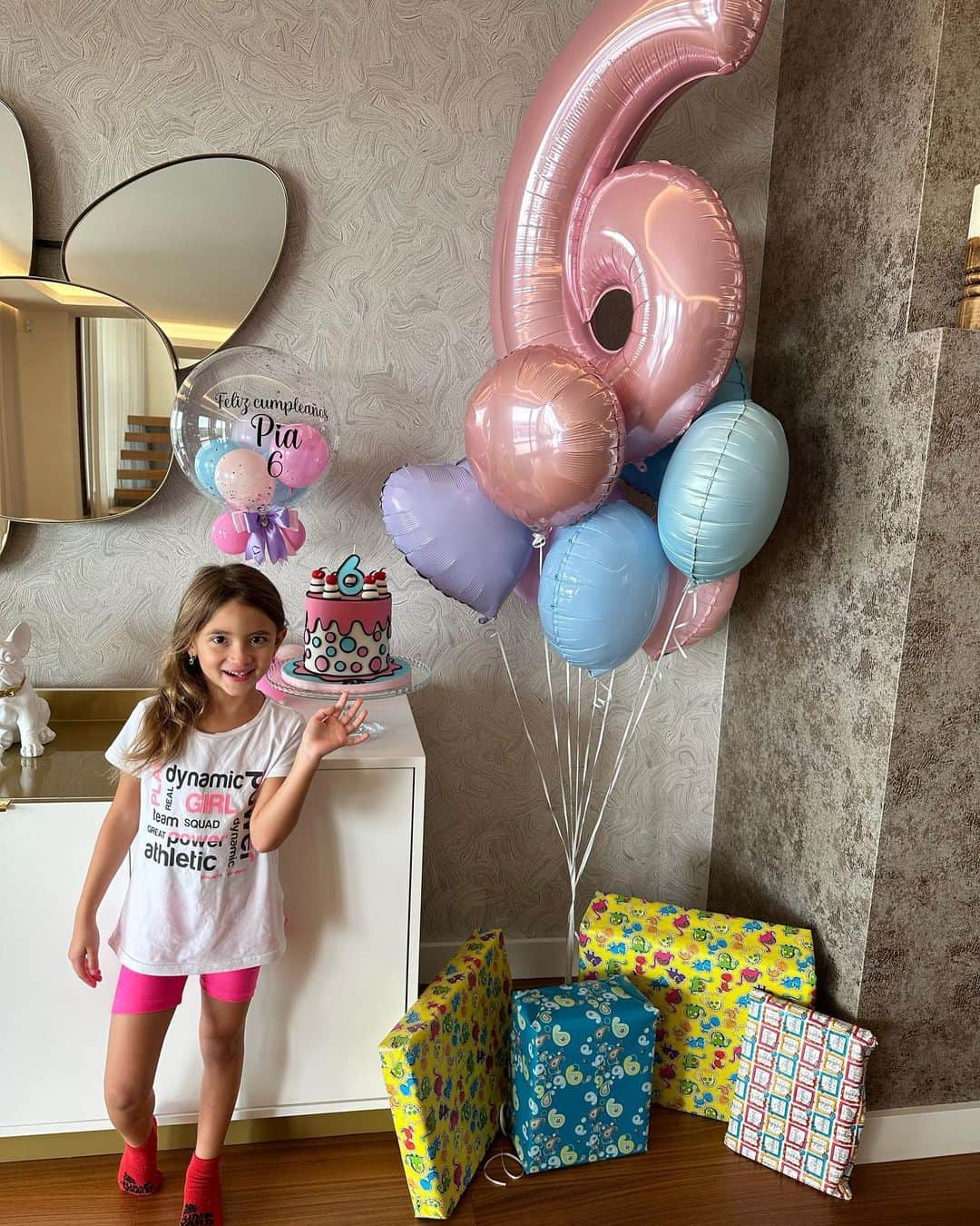 ホルヘリーナ・カルドソのインスタグラム：「🩷 FELIZ CUMPLE •6 🩷 mi princesa más chiquita, gracias por completar nuestras vidas con tanto amor y locura. Que la vida te llene de momentos mágicos. Te amo con todo mi corazón 💓」