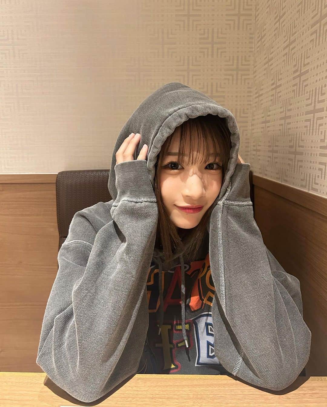 らなのインスタグラム：「11月もよろしくね！！！🙄🩶」