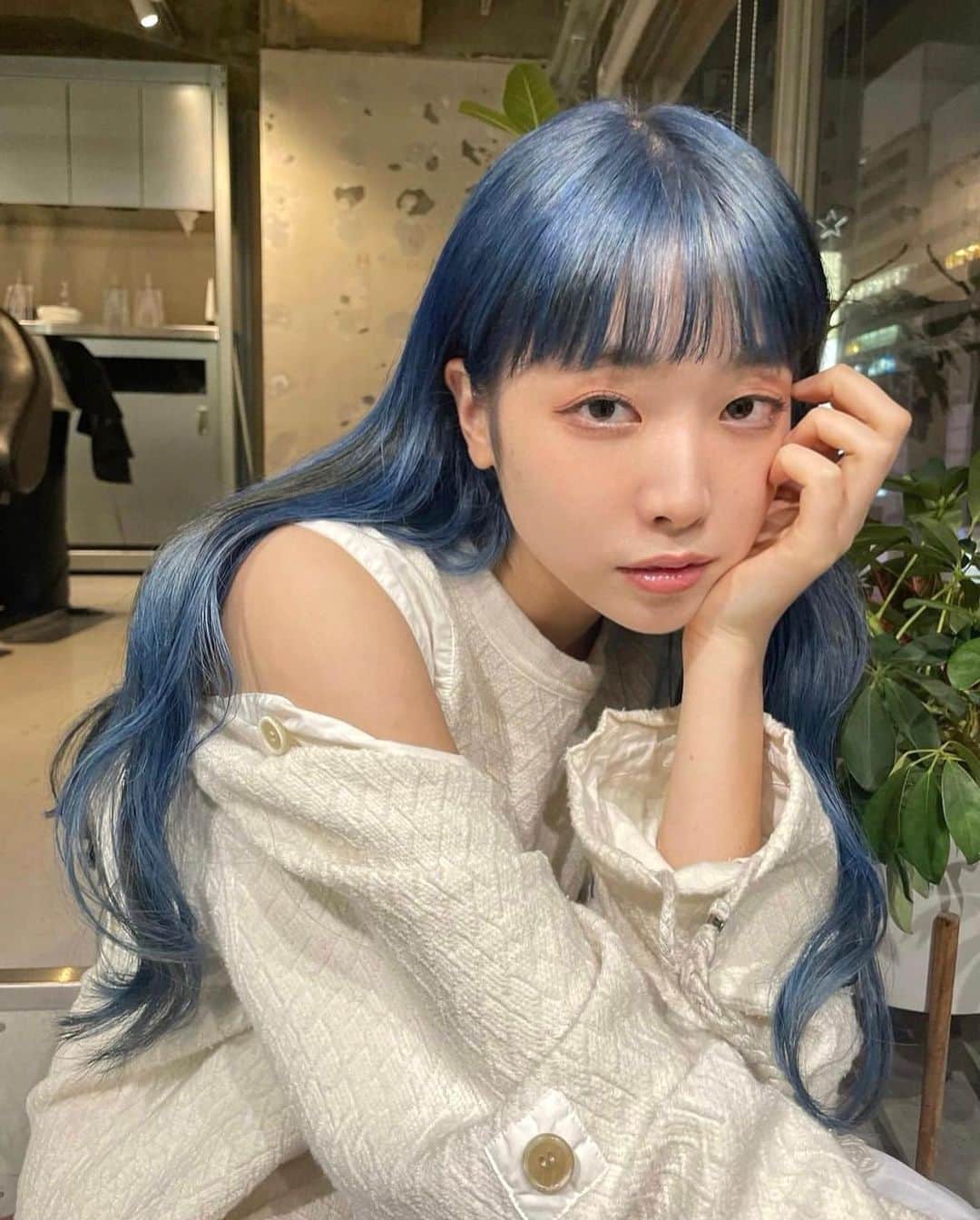 らてのインスタグラム：「心機一転💦 ( @taichironishikawa )いつも有難う御座います💦💦💦 #青髪 #青髪ロング #ブルーヘアー」