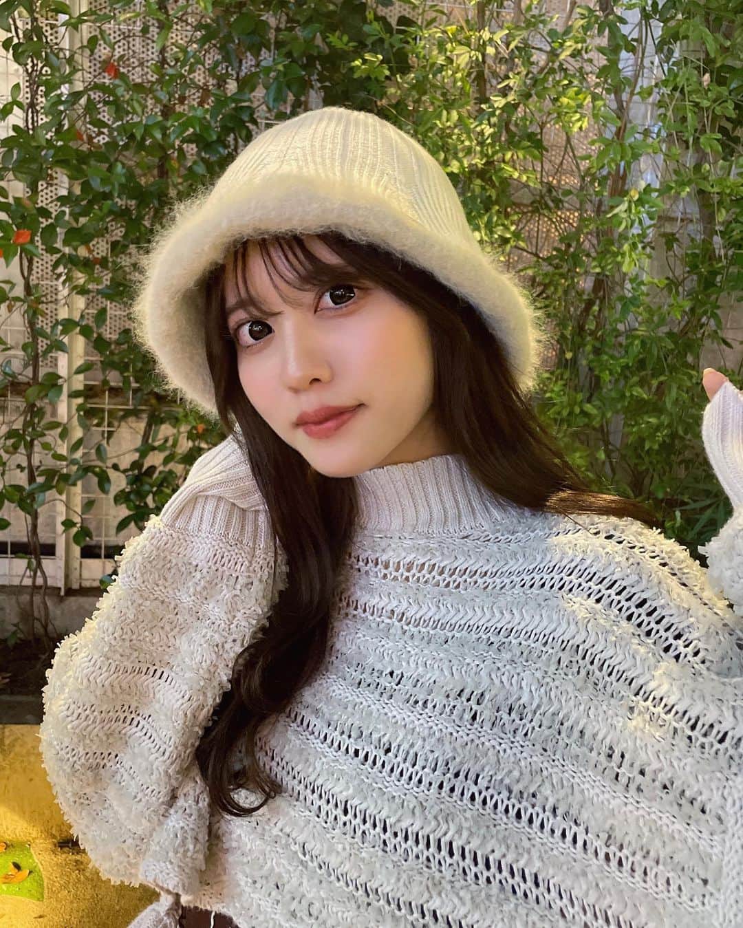 のインスタグラム：「冬はCA4LAの帽子がいちばんかわいくなる季節だとおもう！！⛄️♡  #ootd #ca4la #mercuryduo #綺麗目コーデ #カジュアルコーデ #帽子 #バケハ #冬コーデ #冬服コーデ #冬服 #秋コーデ #秋服コーデ #秋服 #ファッション #韓国ファッション #高身長女子コーデ #高身長コーデ #fyp #fypシ #おすすめ」