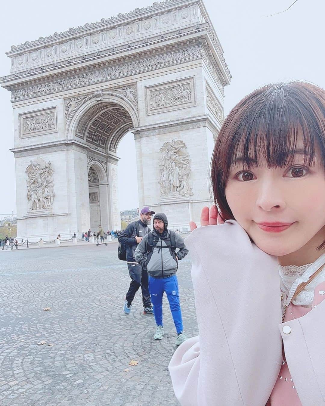 山本かおりさんのインスタグラム写真 - (山本かおりInstagram)「エトワール凱旋門💐  Arc de triomphe de l'Étoile  #エトワール凱旋門 #arcdetriomphe #arcdetriompheparis #🇫🇷 #フランス #paris #france #凱旋門」11月3日 21時13分 - mochamocchan