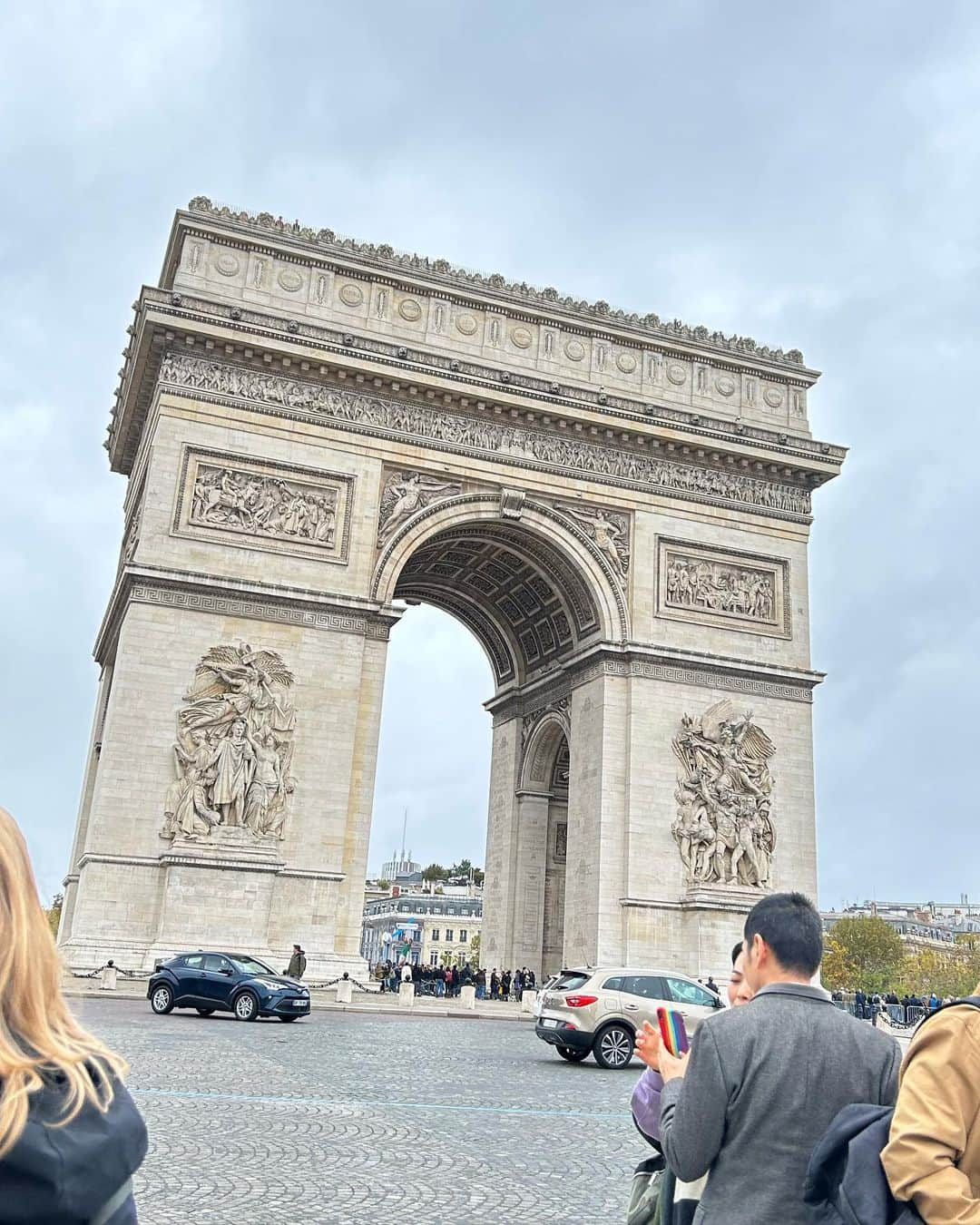 山本かおりさんのインスタグラム写真 - (山本かおりInstagram)「エトワール凱旋門💐  Arc de triomphe de l'Étoile  #エトワール凱旋門 #arcdetriomphe #arcdetriompheparis #🇫🇷 #フランス #paris #france #凱旋門」11月3日 21時13分 - mochamocchan