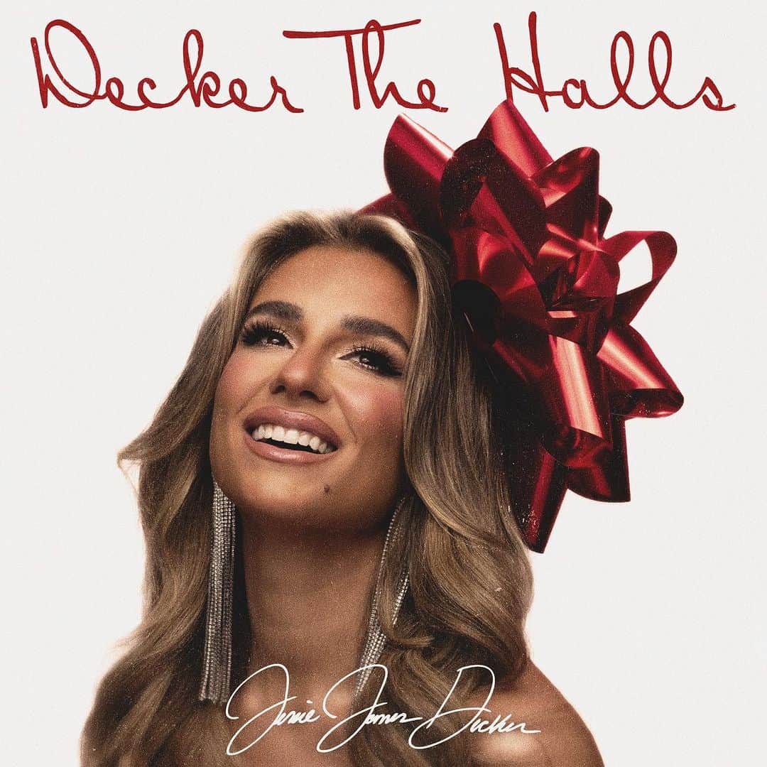Jessie Jamesのインスタグラム：「My new Christmas record “Decker The Halls” is out everywhere now!! 🫶🏼🫶🏼🥰🥰🥰🎉🎉🎉🎉 It was so important for me to capture that classic holiday sound I grew up with. I hope you love the new originals and some of my all time favorites on here!! Link in bio to listen ❤️❤️❤️」
