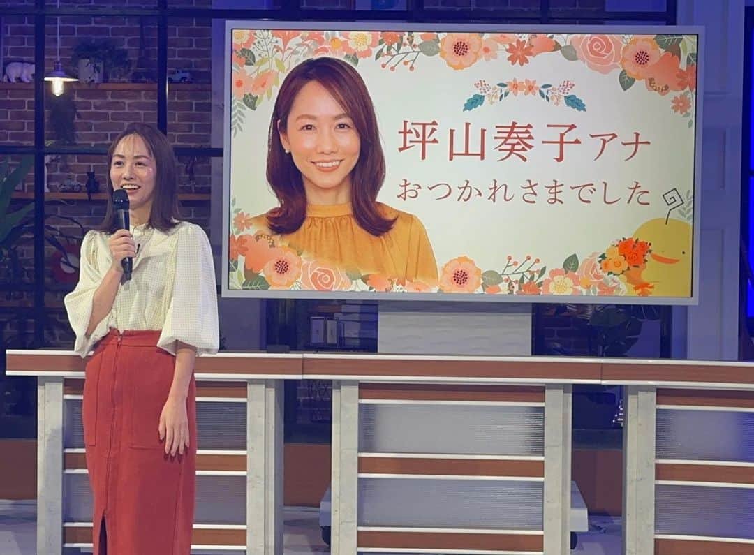 広島ホームテレビ「HOME NEXT neo」さんのインスタグラム写真 - (広島ホームテレビ「HOME NEXT neo」Instagram)「🌸卒業🌸  坪山奏子アナが10月31日 ホームテレビを卒業しました💐  数々の報道企画制作、取材もしながら ニュースアナウンサーとして わかりやすく情報を伝えていた坪山アナ。 いつも家族や視聴者を思いながらの 温かいコメントが印象的でした✨  常にニュースでは落ち着いた語り口でありながら 素はおちゃめな坪山アナ🌿 癒し系キャラでもありました🩷  坪山アナからのメッセージは HPブログに綴られています🖊️ （このアカウントプロフィールから飛べます↑）  坪山アナ！たくさんありがとうございました🩷 5年間お疲れ様でした✨  #坪山奏子 #ホームテレビ #アナウンサー #卒業 #ピタニュー #最後の #ニュース #お疲れ様でした #ありがとう」11月3日 21時14分 - home.announcers