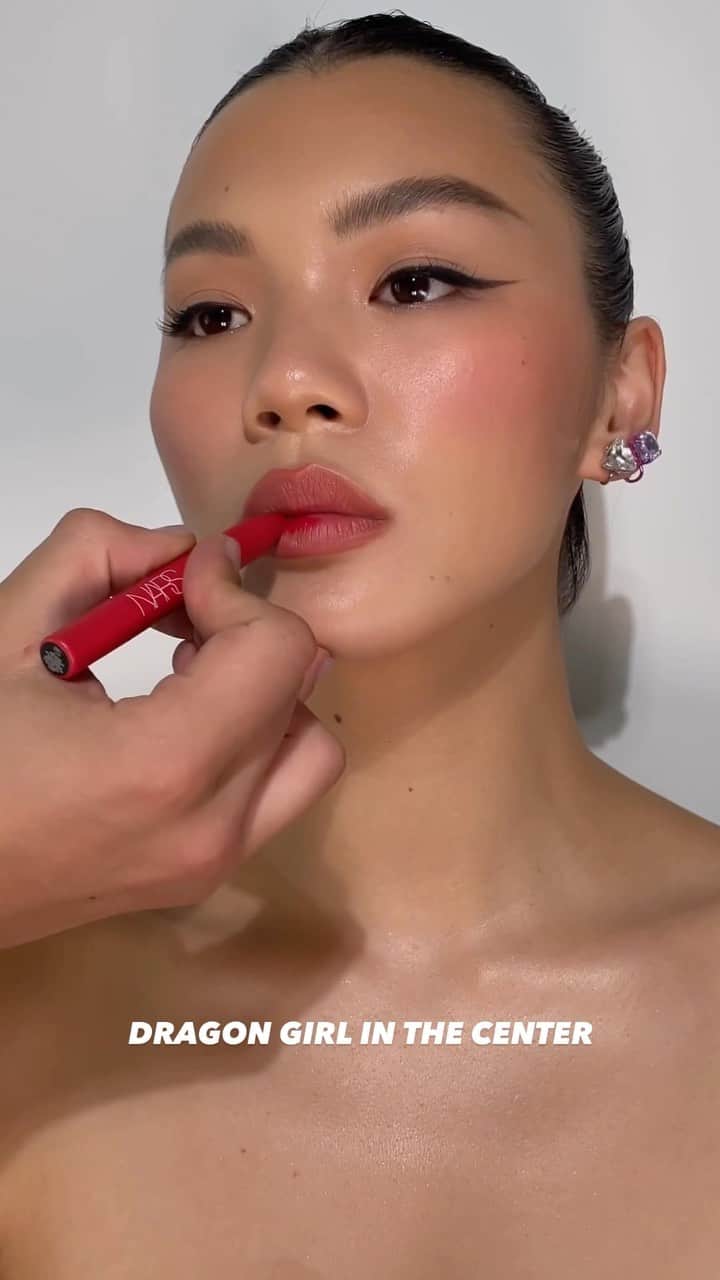 NARSのインスタグラム：「Ombré. The Powermatte way. Pair Powermatte High-Intensity Lip Pencil shades Take Me Home and Dragon Girl for a bold lip look.  Artistry by @mauricerothgaenger.」