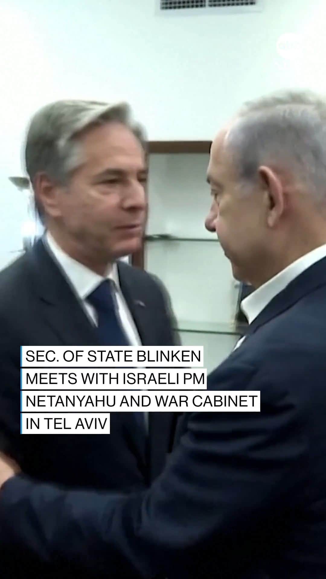 ABC Newsのインスタグラム：「Sec. of State Antony Blinken met with Israeli Prime Minister Benjamin Netanyahu and the war cabinet in Tel Aviv.  Read more about the Israel-Hamas conflict at the link in bio.」
