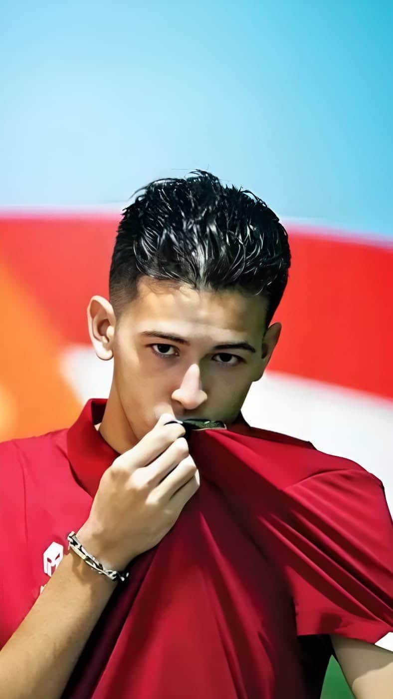 エリック・トヒルのインスタグラム：「Setelah pembicaraan lebih lanjut, proses naturalisasi salah satu pemain kelahiran Belanda yang memiliki darah keturunan Indonesia, Justin Quincy Hubner, sudah masuk tahap akhir.  Selanjutnya tinggal menunggu Keputusan Presiden dan pengambilan sumpah kewarganegaraan Republik Indonesia.  Semoga semua tahapan akan berjalan dengan lancar demi memajukan sepak bola tanah air.」