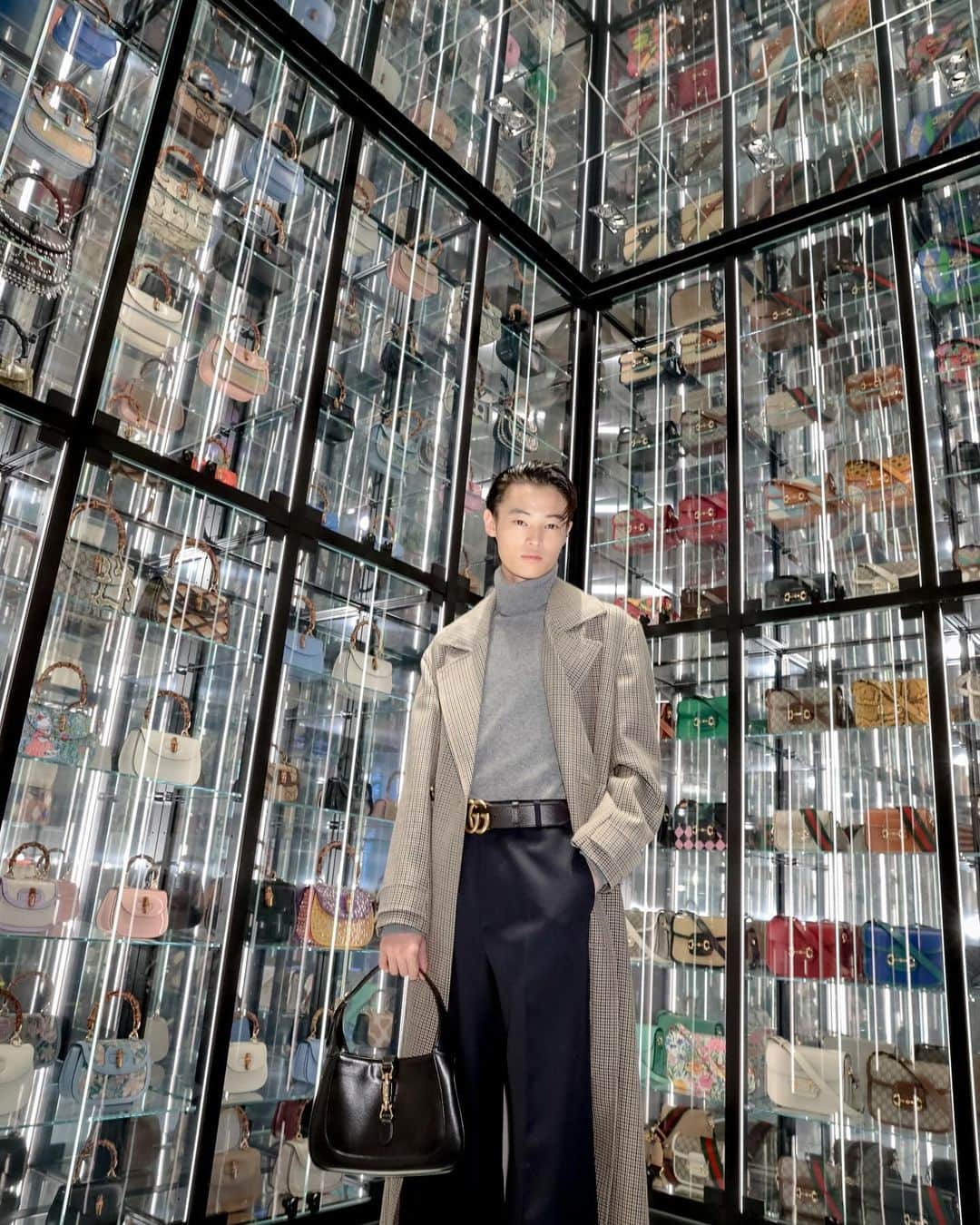 窪塚愛流のインスタグラム：「GUCCIのクリエイティビティとクラフツマンシップを探求するイマーシブなエキシビションが、GUCCI銀座 ギャラリーに登場‼️  GUCCIの歴史が詰まった展示会でした！！！  来年春まで開催予定です！  GUCCI VISIONS 会場: グッチ銀座 ギャラリー  東京都中央区銀座4-4-10 グッチ銀座6-7階  会期: 2023年10月19日（木）〜2024年 春 11:00-20:00 入場無料・予約不要  @gucci   #guccivisions   #gucciginzagallery   #guccihorsebit1953」