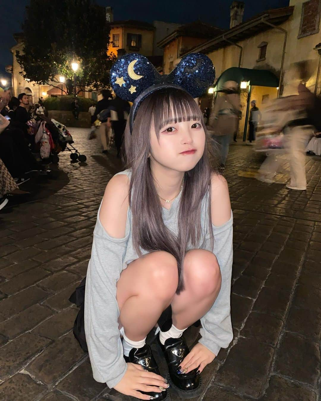 吉田笑夢のインスタグラム：「夜のディズニーいいよね🌃  #ディズニー #ディズニーコーデ」