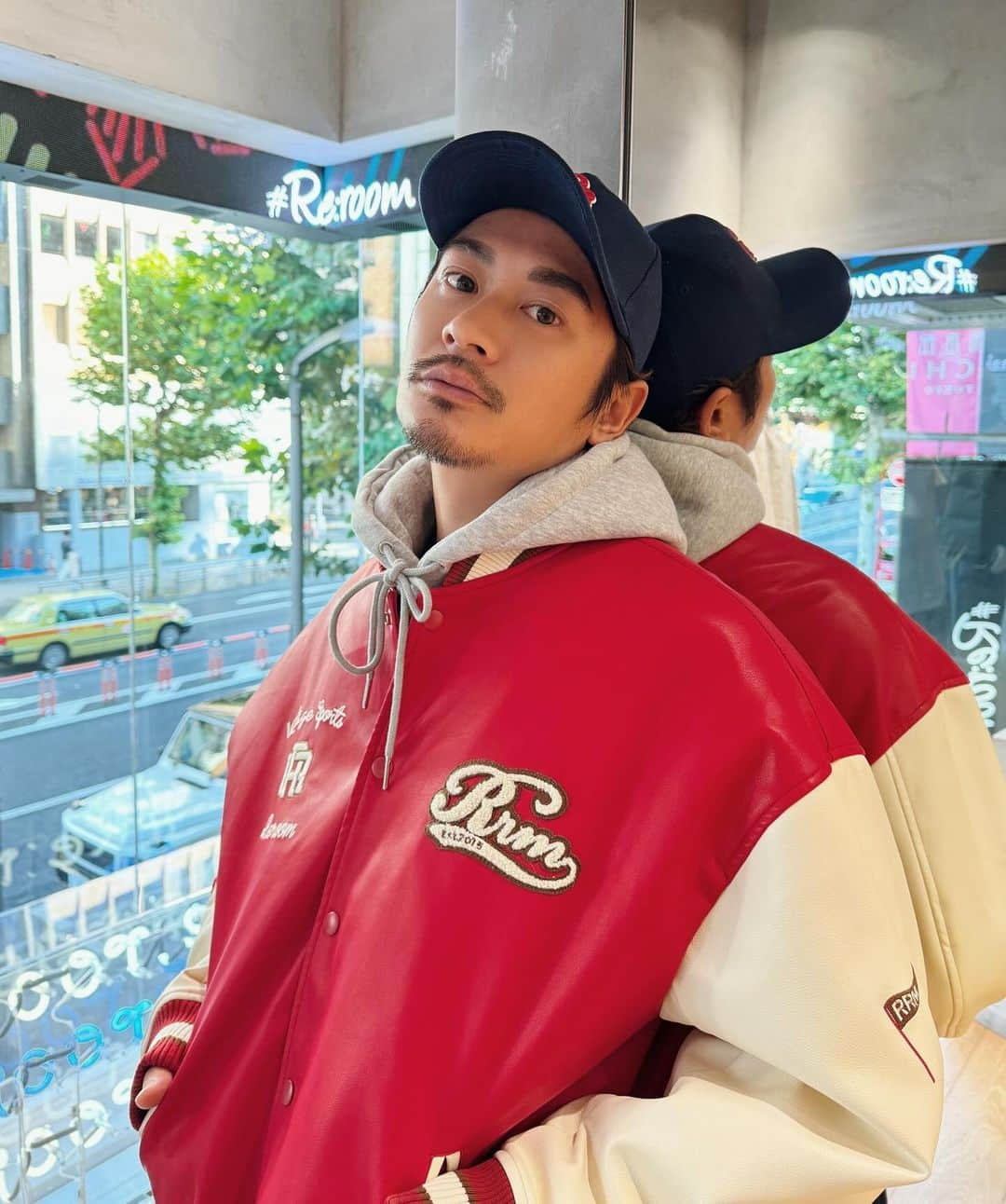 北岡伸多朗のインスタグラム：「. 本日から福岡は大名にて @reroom_tokyo POP UP STOREがopenしました🔥  初日から足を運んでくださったお客様、 本当にありがとうございます☺️✨  明日土曜は14:00からラスト、 日曜はオープンからラストまで 僕もお店にいますので、 是非お近くの方は遊びにいらしてください😘  先行販売アイテムや、 完売人気アイテムも多数揃えてあります❤️‍🔥❤️‍🔥❤️‍🔥  場所は @reroom_tokyo をチェックしてくださいね📍  #Reroom」