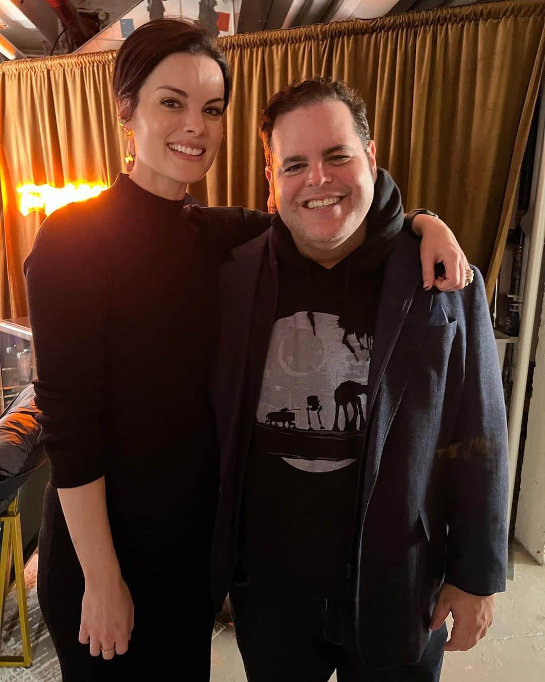 ジェイミー・アレクサンダーのインスタグラム：「Had the privilege of seeing my buddy @joshgad in @gutenbergbway last night and WOW! Highly recommend🎭 One of the funniest shows I’ve ever seen.  #gutenbergthemusical #broadway」