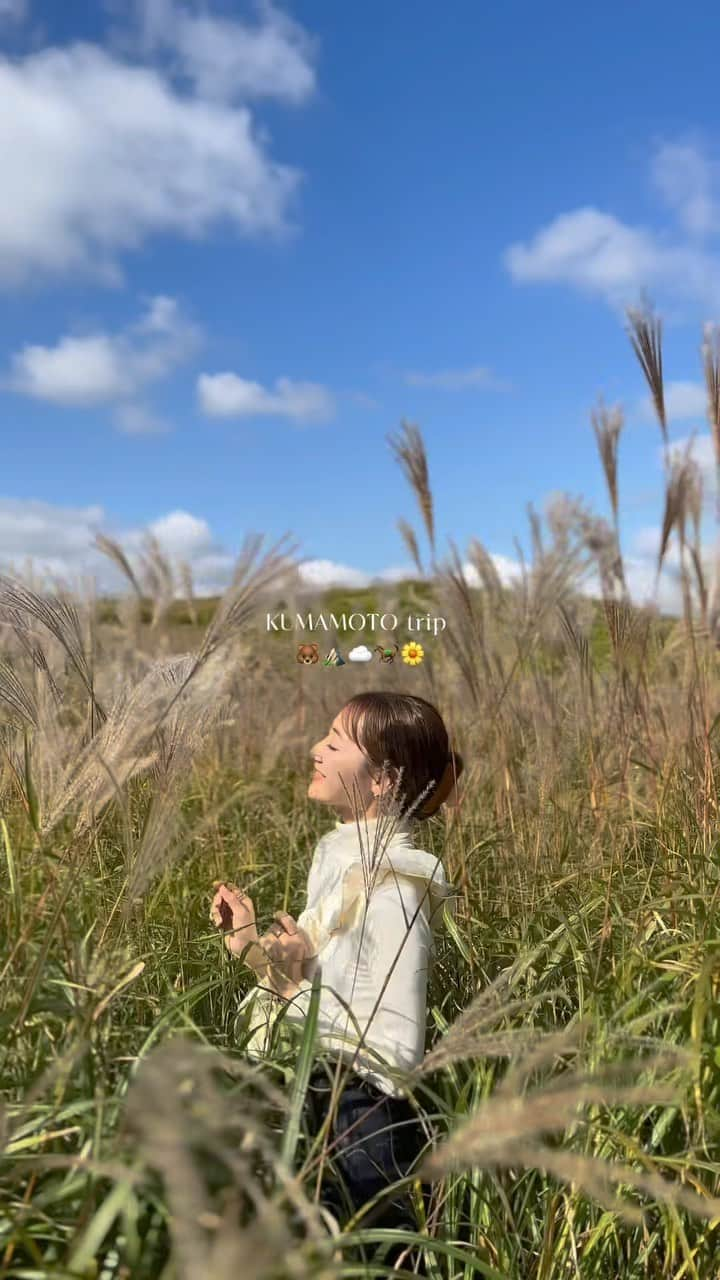 小川陽香のインスタグラム：「KUMAMOTO trip 🐻⛰☁️🐎🌼 ㅤ 大自然の阿蘇、熊本の思い出 ♡ 気球も乗れたし、乗馬もできたし、雲海も見れたし、 他にも色々とめっちゃミラクルな旅行だった😂 ㅤ ㅤ with 自分型骨格診断のティーチャーたち ˊ ̵ ㅤ ㅤㅤ #熊本旅行 #女子旅 #阿蘇 #草千里 #大観峰 #絶景スポット #国内旅行 #熊本観光 #阿蘇観光 #阿蘇カフェ #女子旅行   ㅤ ㅤ」