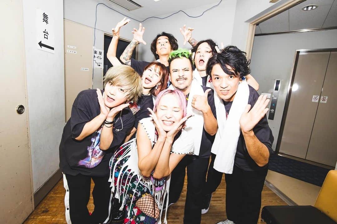 青木カズローのインスタグラム：「LiSA、ホールツアー広島場所殺影完了。 #写殺」